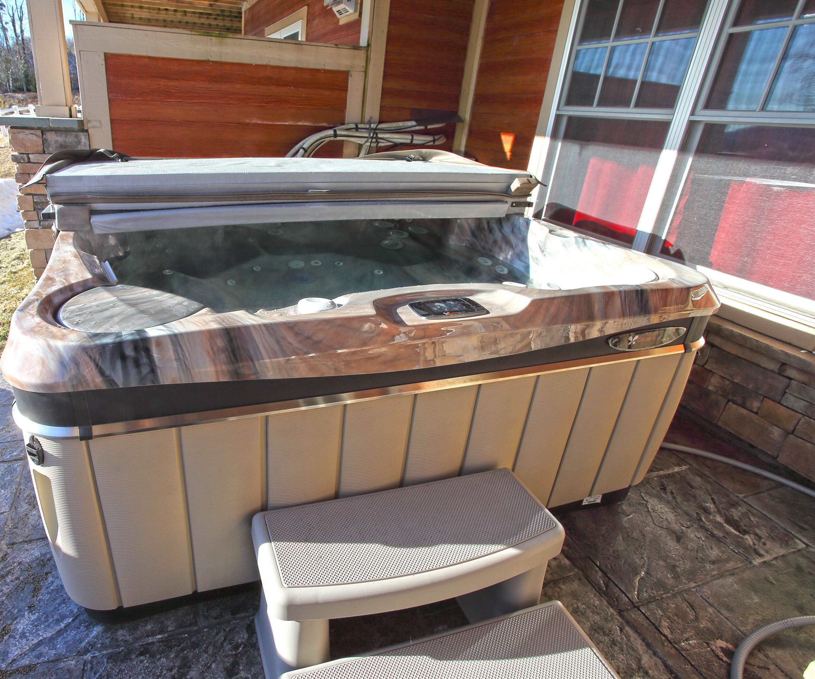 Spacious hot tub