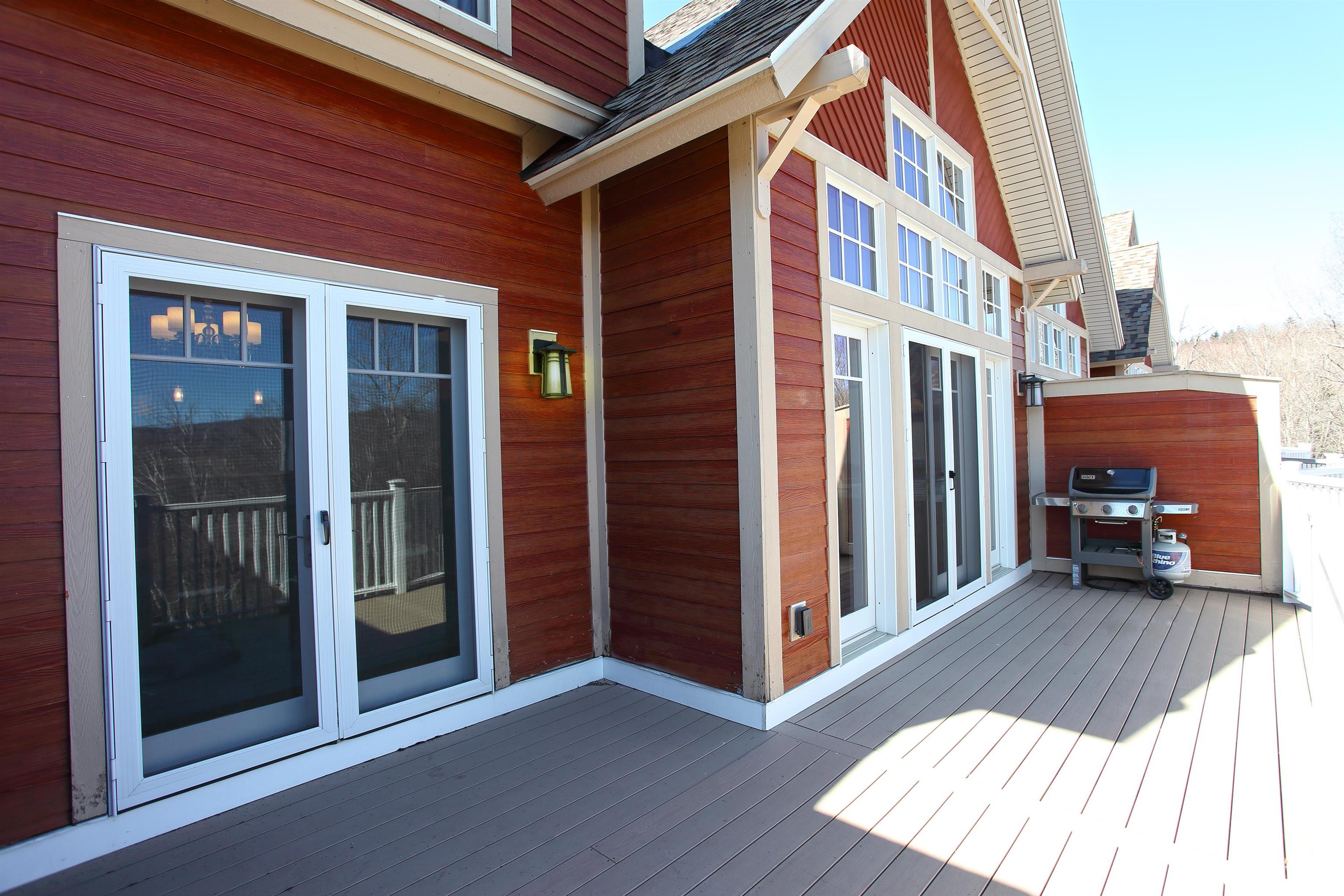 Spacious deck off the great room