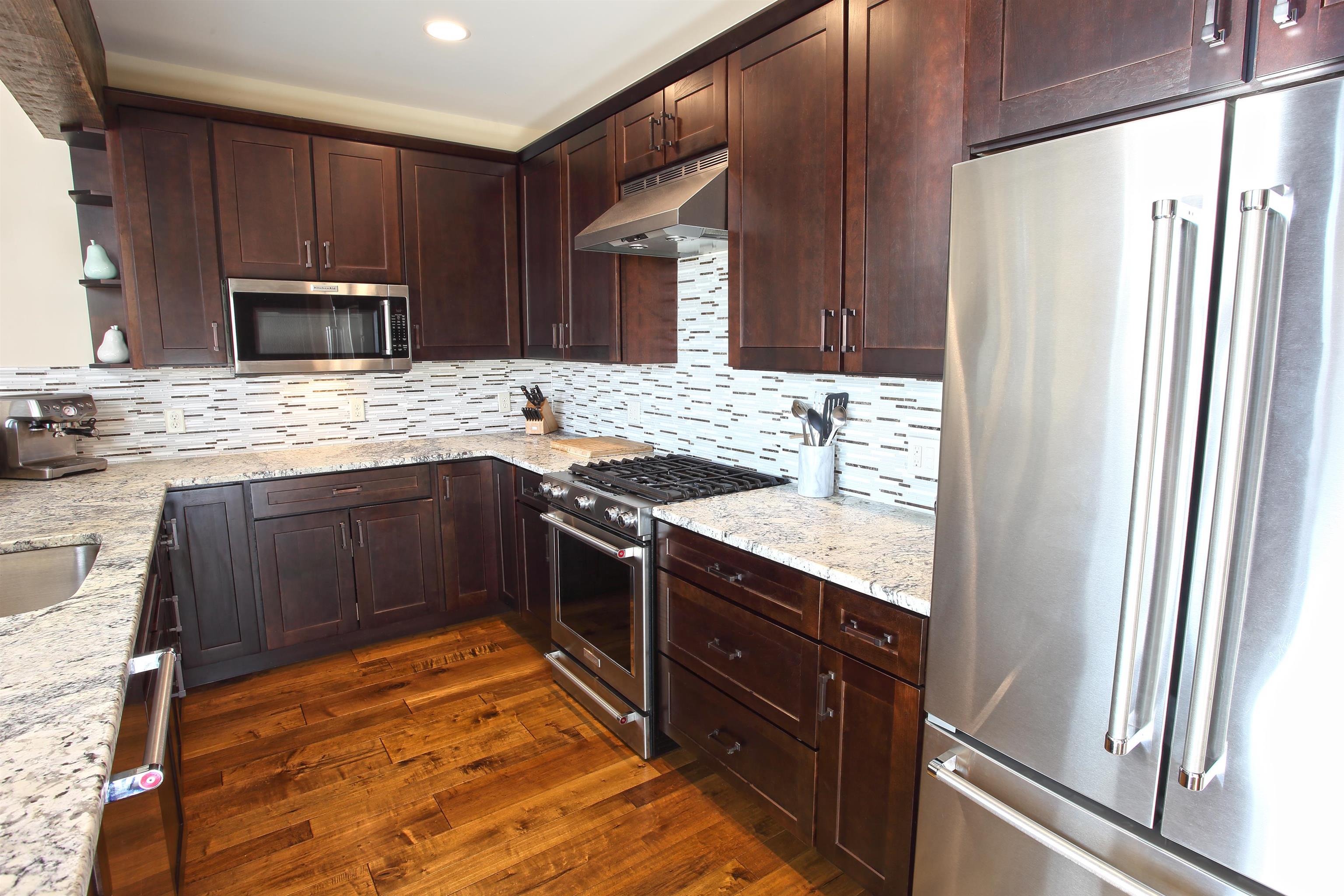 Gourmet kitchen