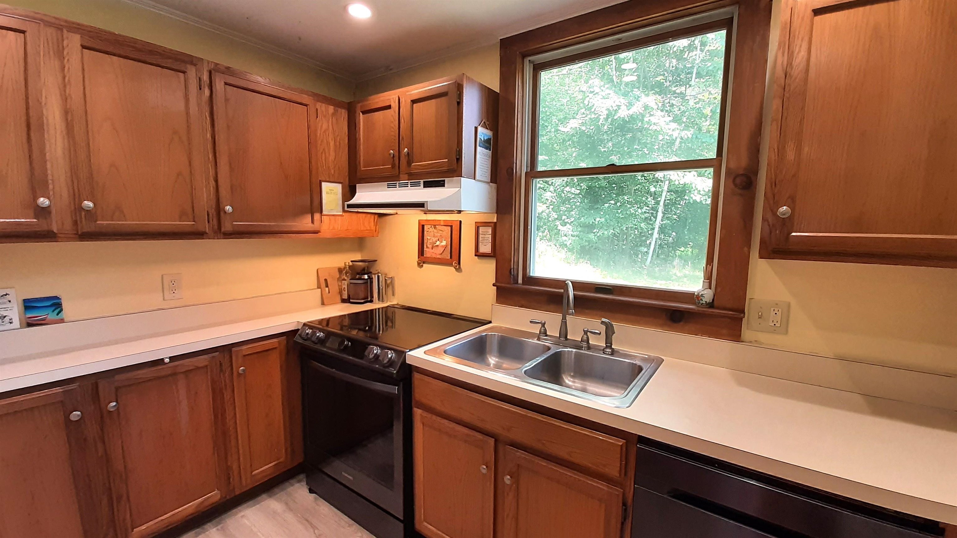 Kitchen with Updated Range 26056208