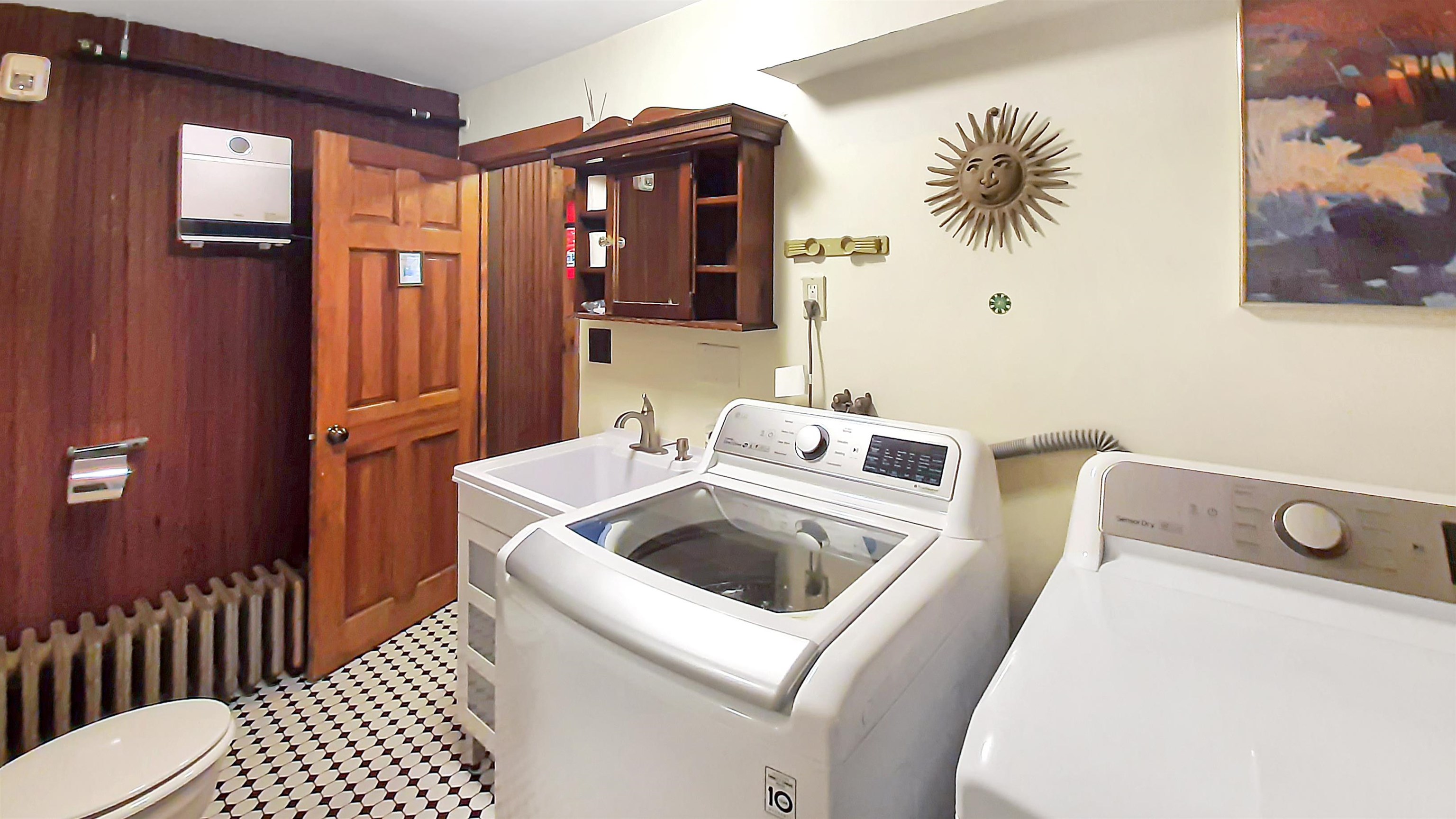 Main Floor Laundry and Half Bath 25583251