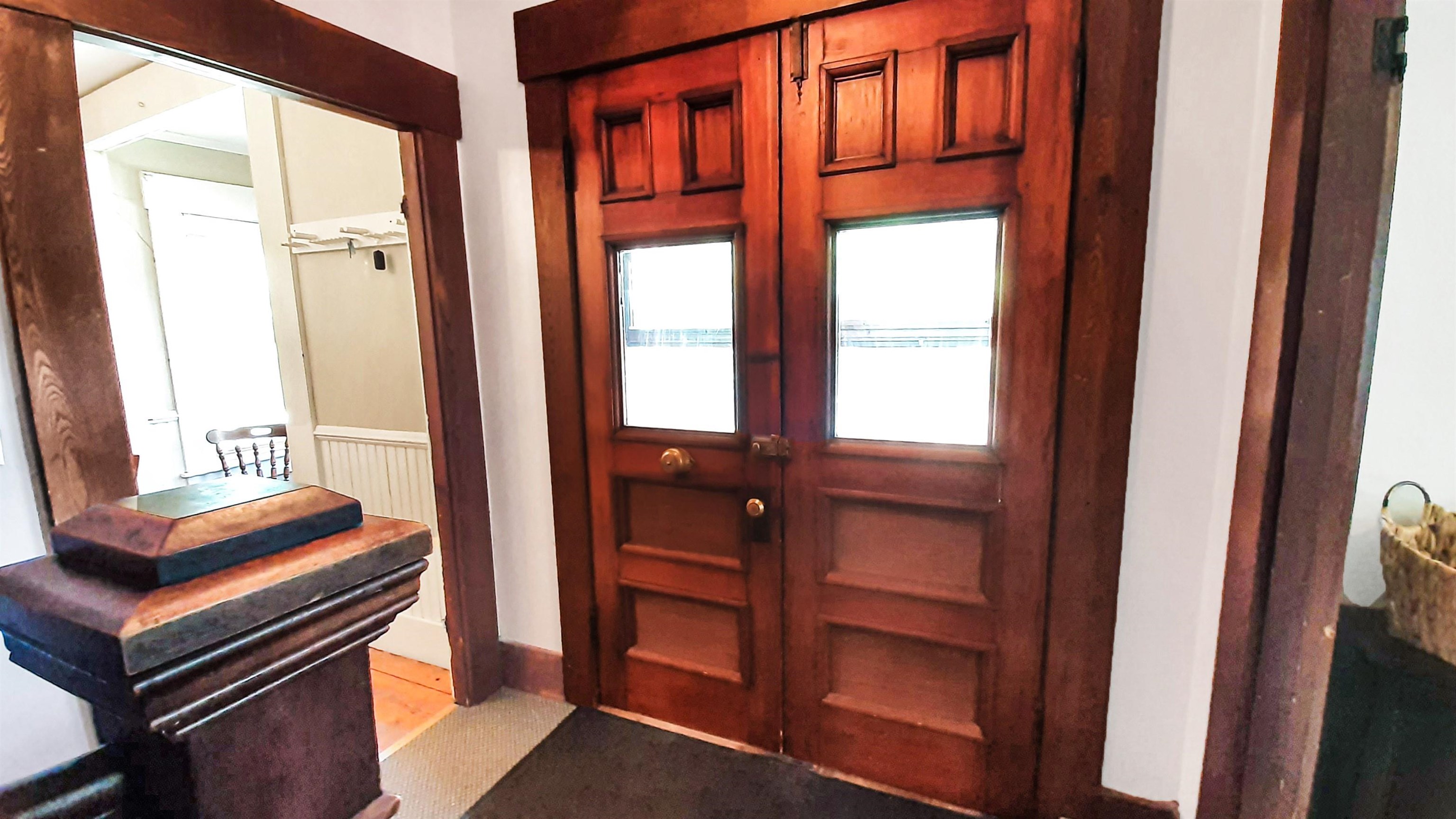 Antique Doors to Welcome You 25583265