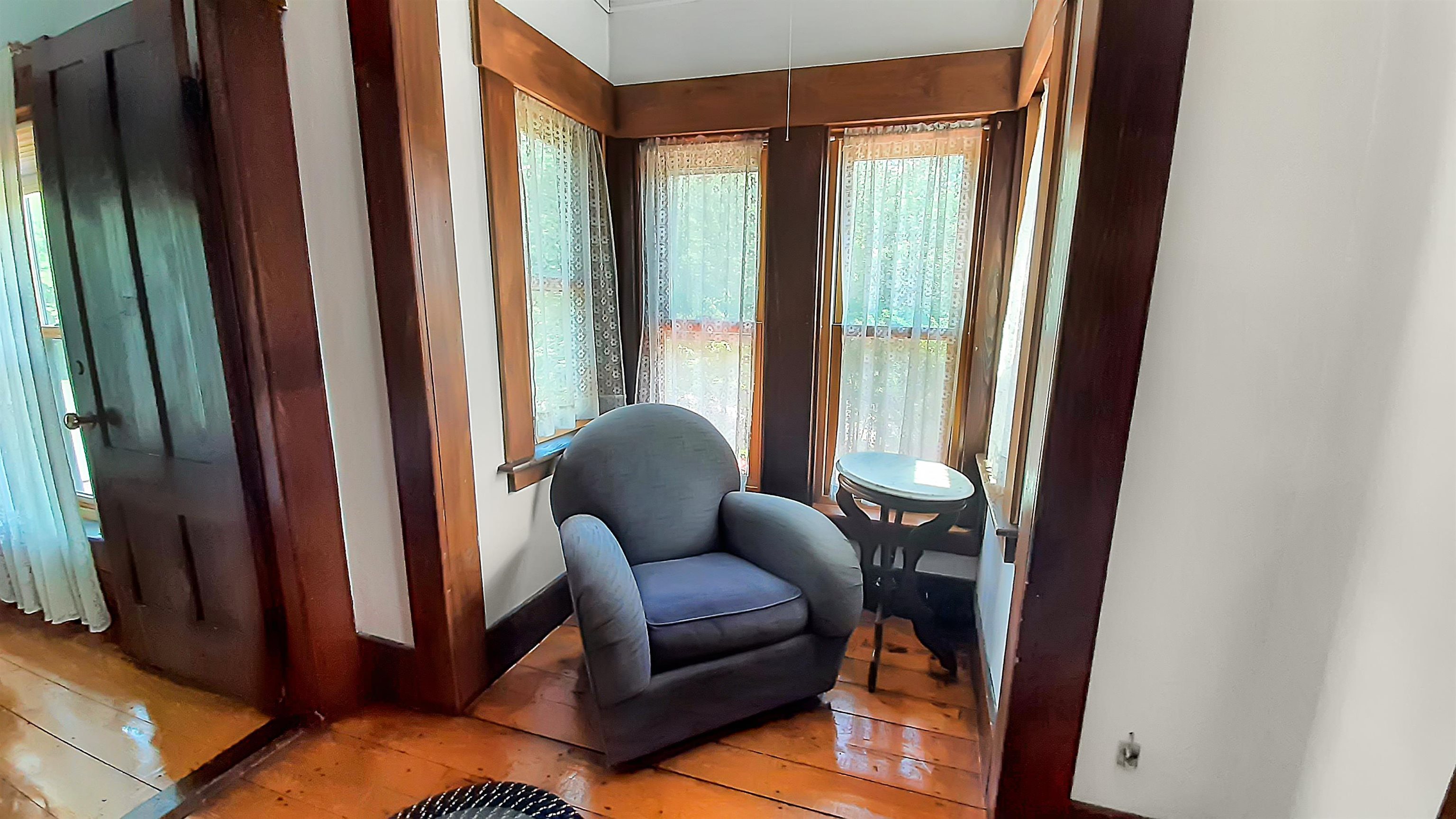 Sitting Nook on Second Floor 25583268