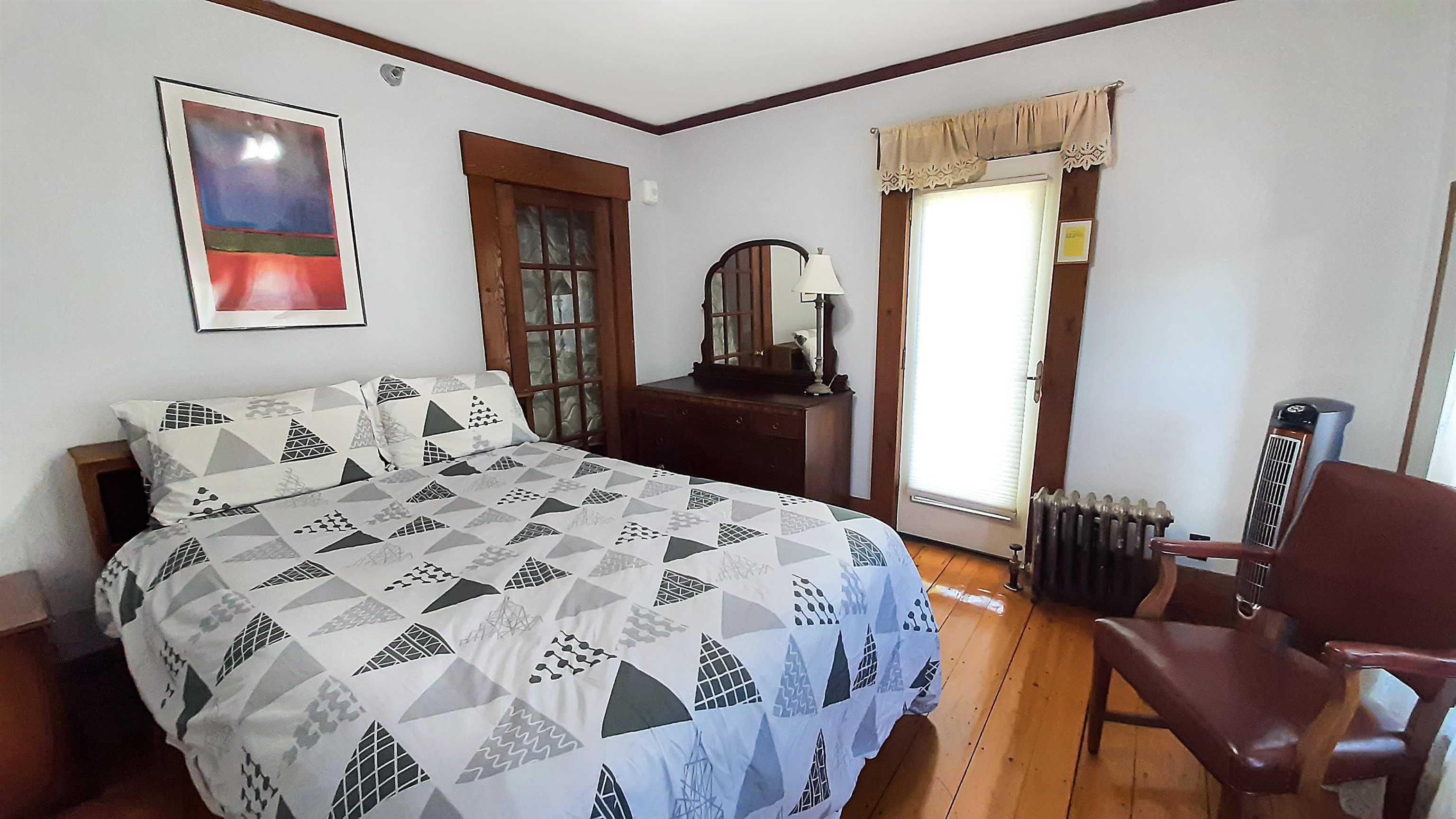 Second Floor Bedroom with Egress Door 25583269