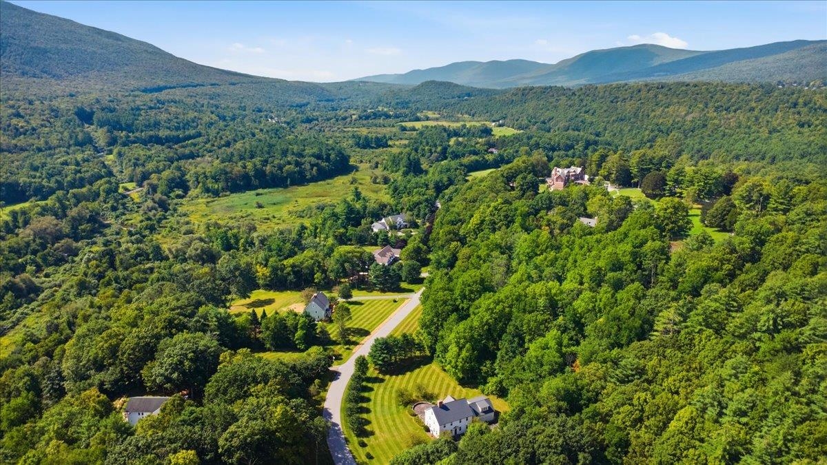 Serene Valley setting...neighborhood walking path leads to the Battenkill