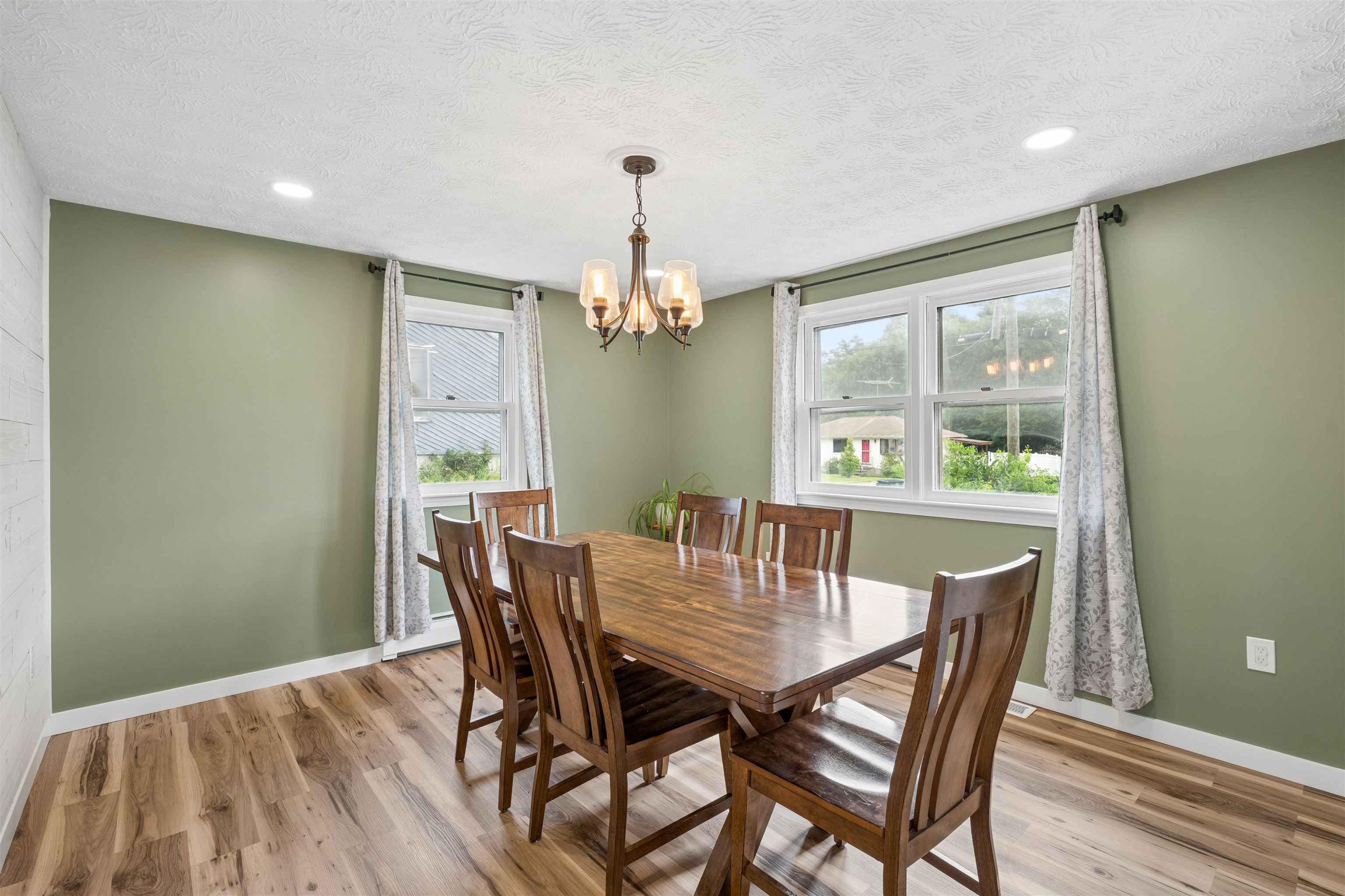 Versatile main floor 4th bedroom w/closet - used as a dining room.