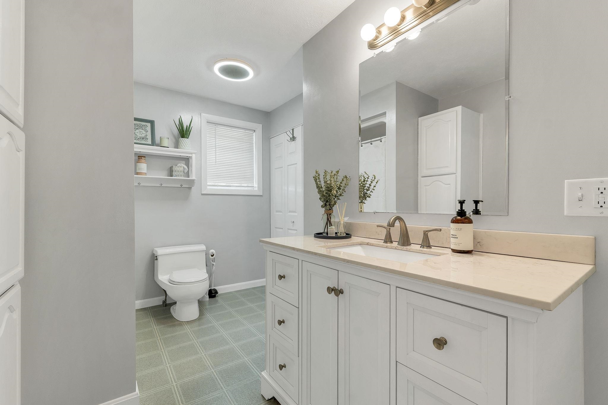 Beautifully Updated Full Bath