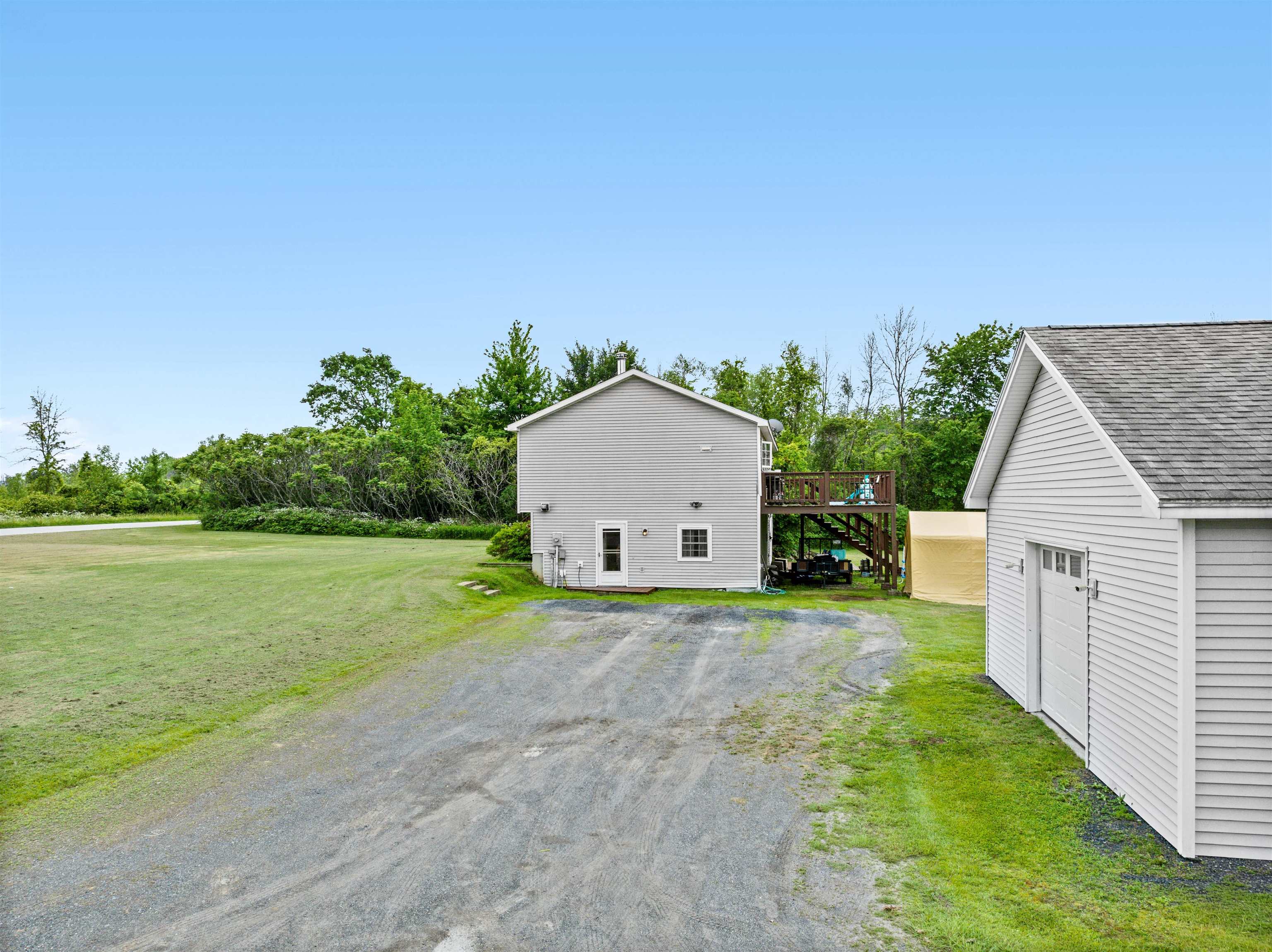 Photo 3 of Single family home for sale at 3337 Lakeview Dr, North Hero, VT 05474 | MLS# 5107366 | Listing updated on 2026-09-18