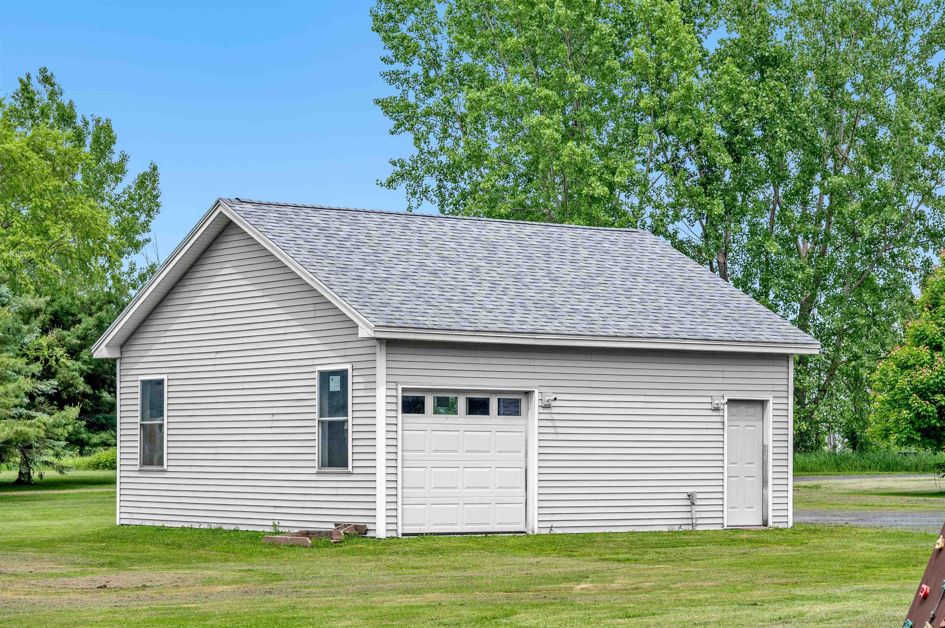 Photo 4 of Single family home for sale at 3337 Lakeview Dr, North Hero, VT 05474 | MLS# 5107366 | Listing updated on 2026-09-18