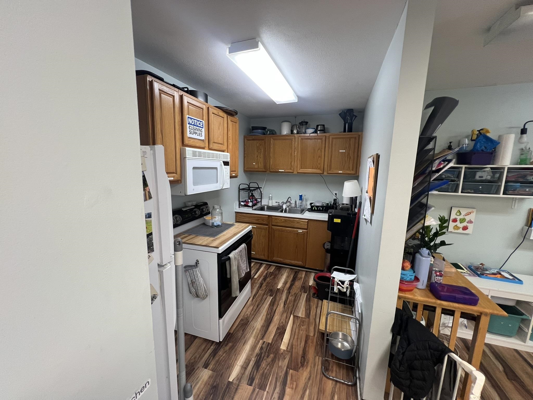 Photo 16 of 28