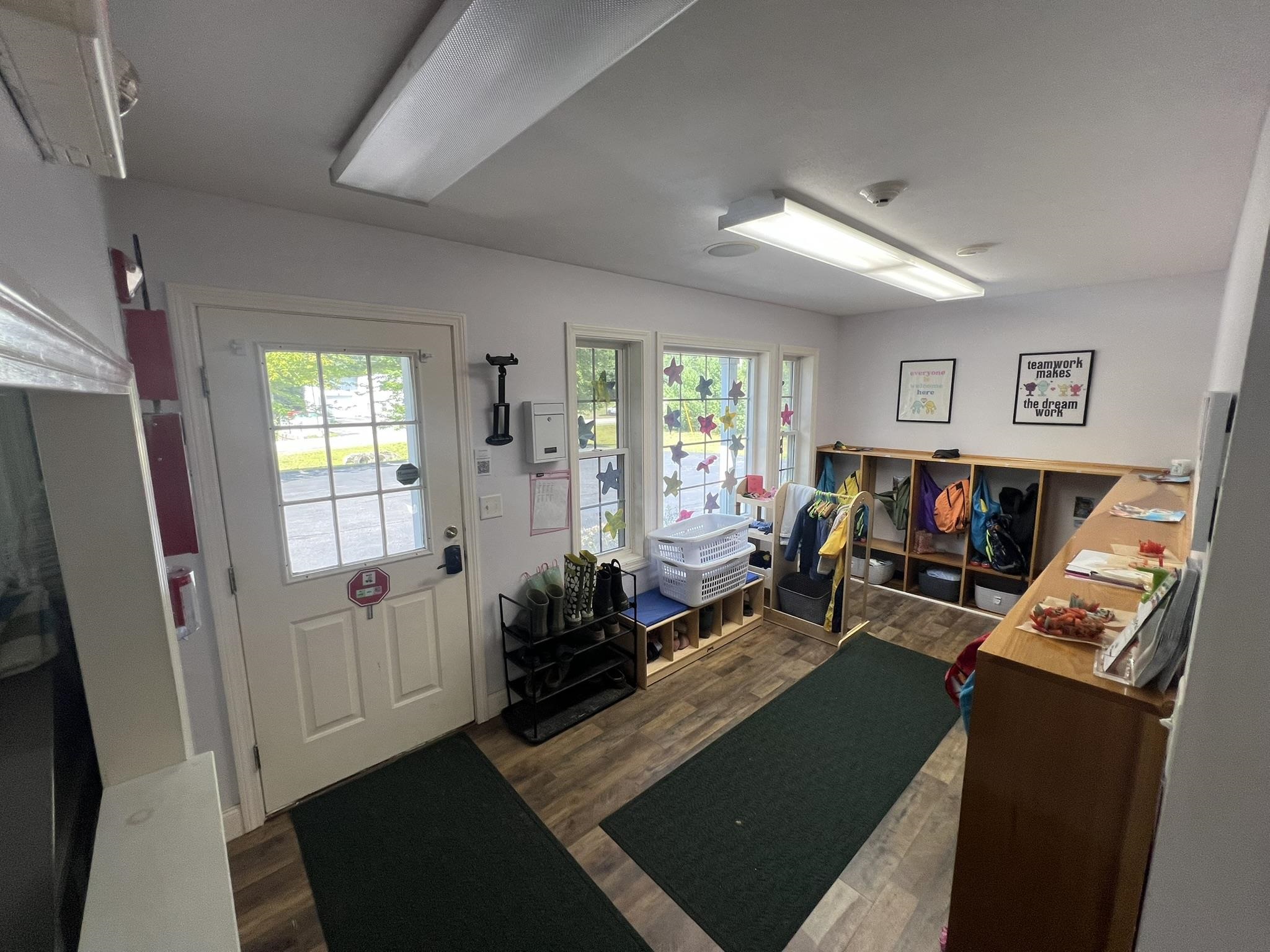 Photo 17 of 28