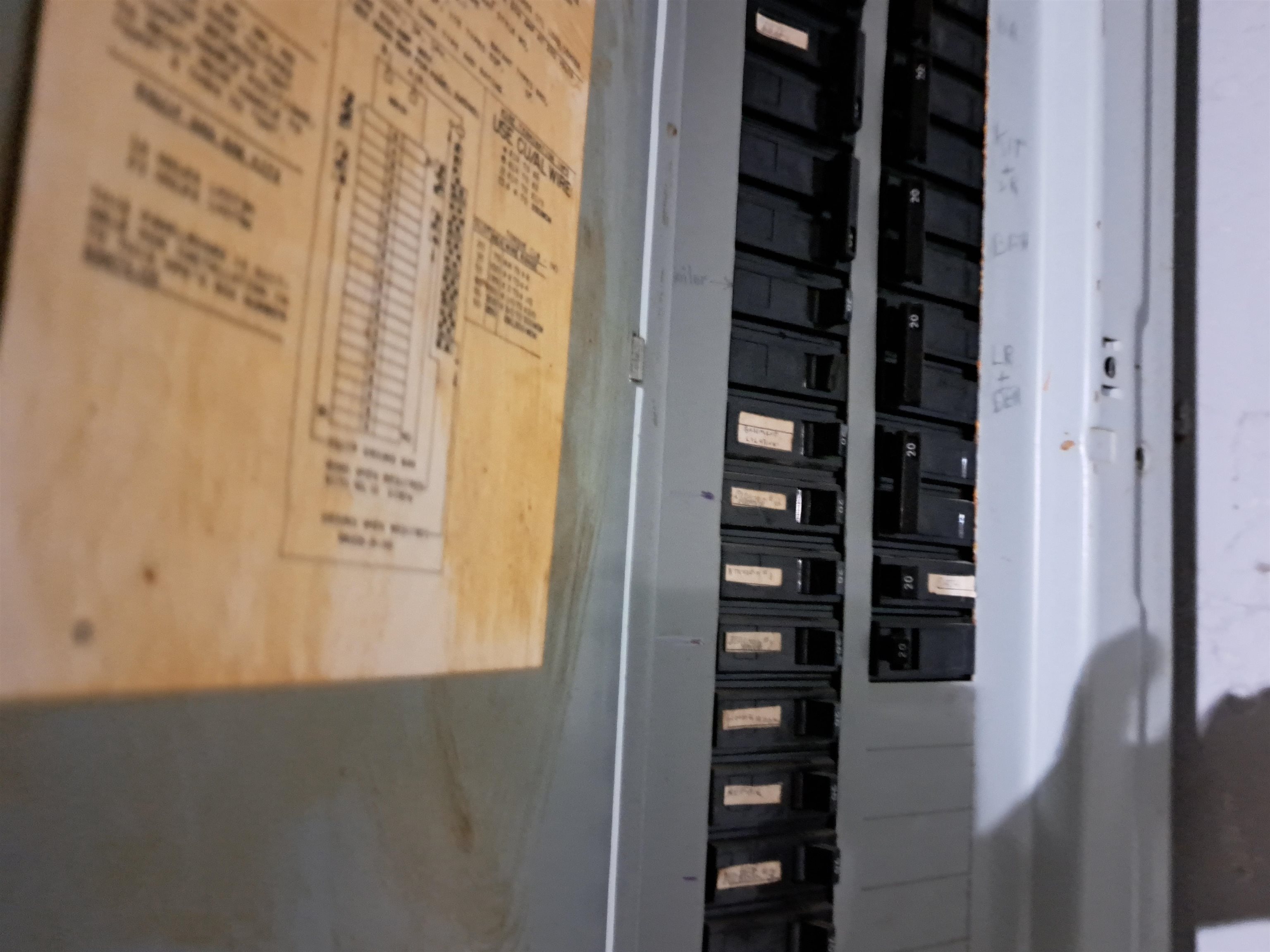 CIRCUIT BREAKERS 26117111