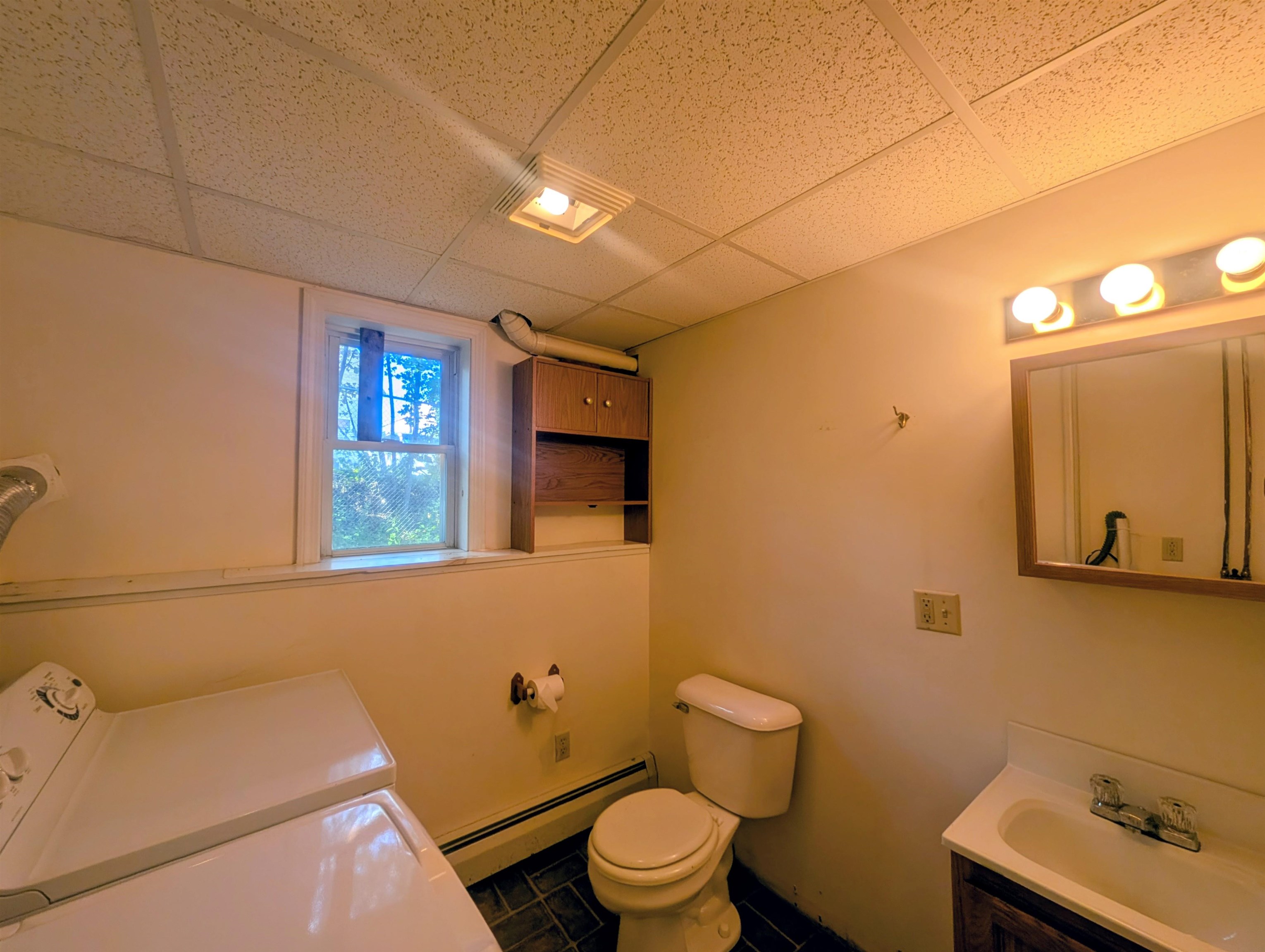 Bathroom/Laundry 26117872