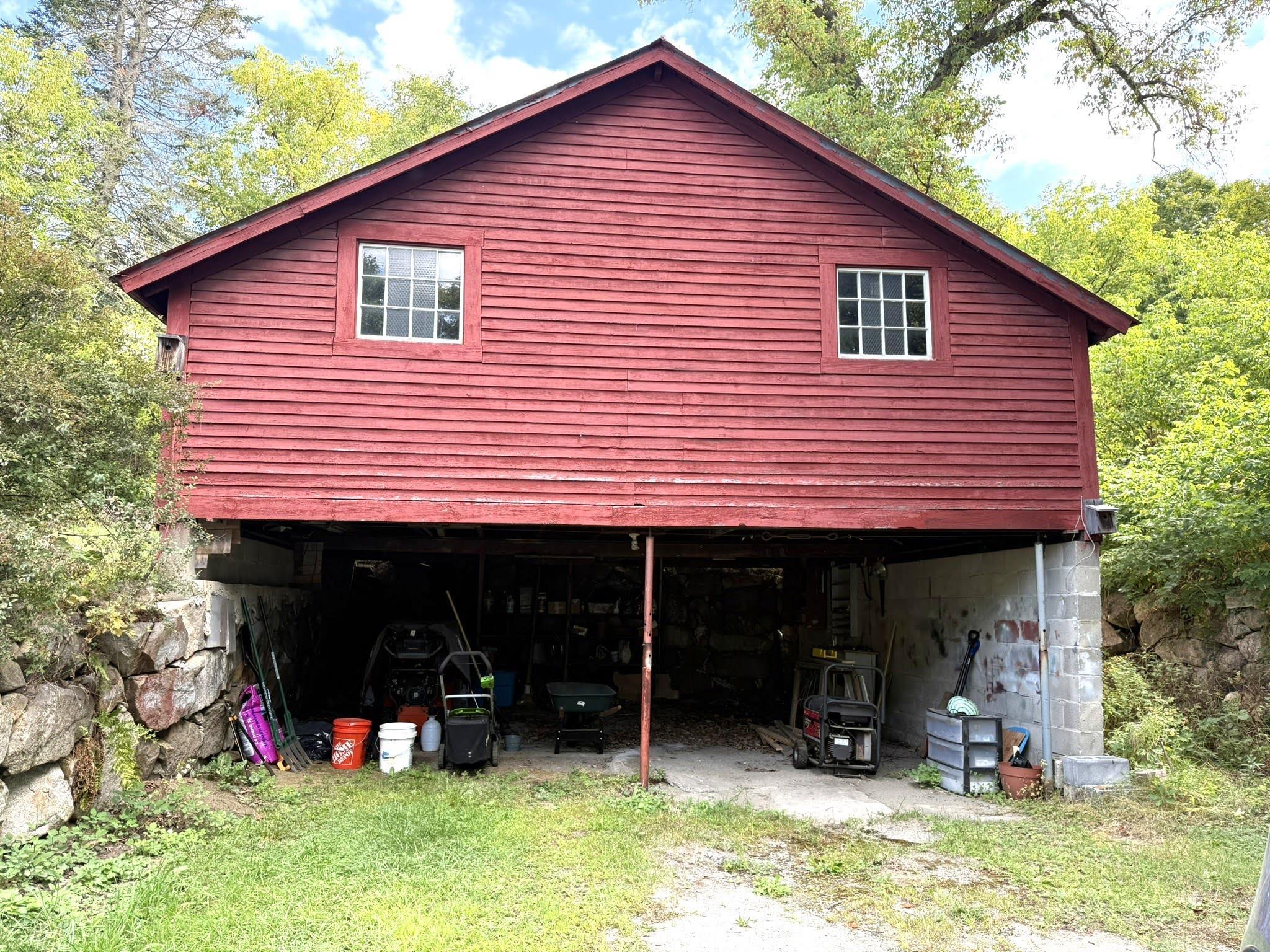Detached outbuilding is open below