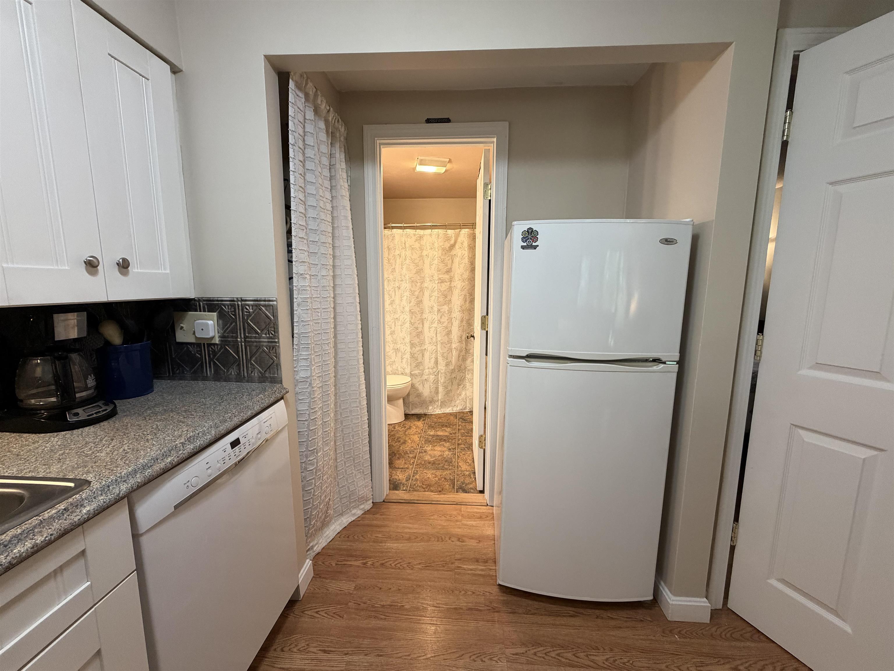 Separate entrance to bathroom