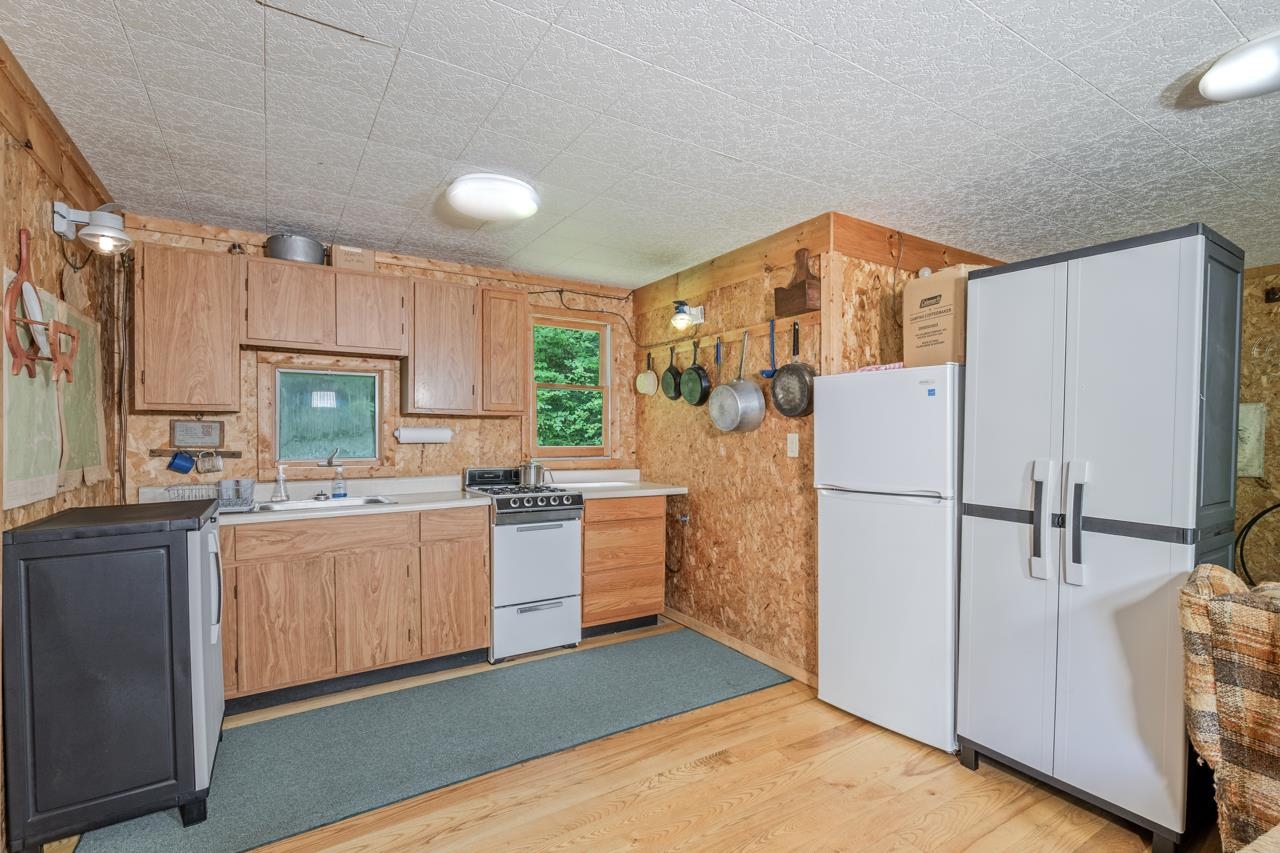 Kitchenette with Gas Range