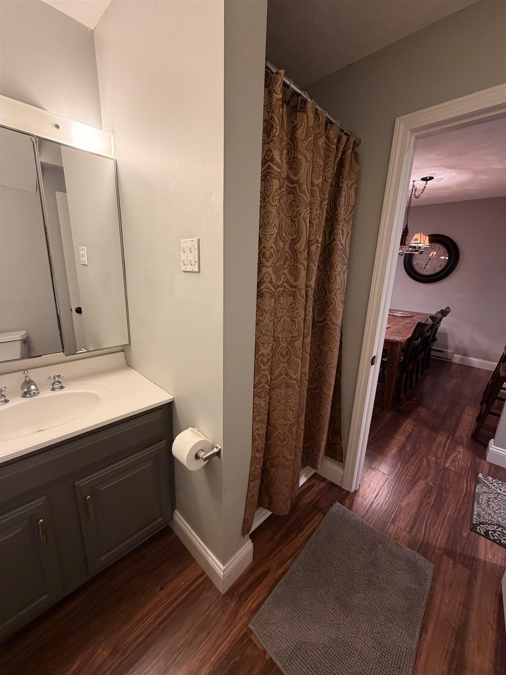 3/4 bath looking out to dining area