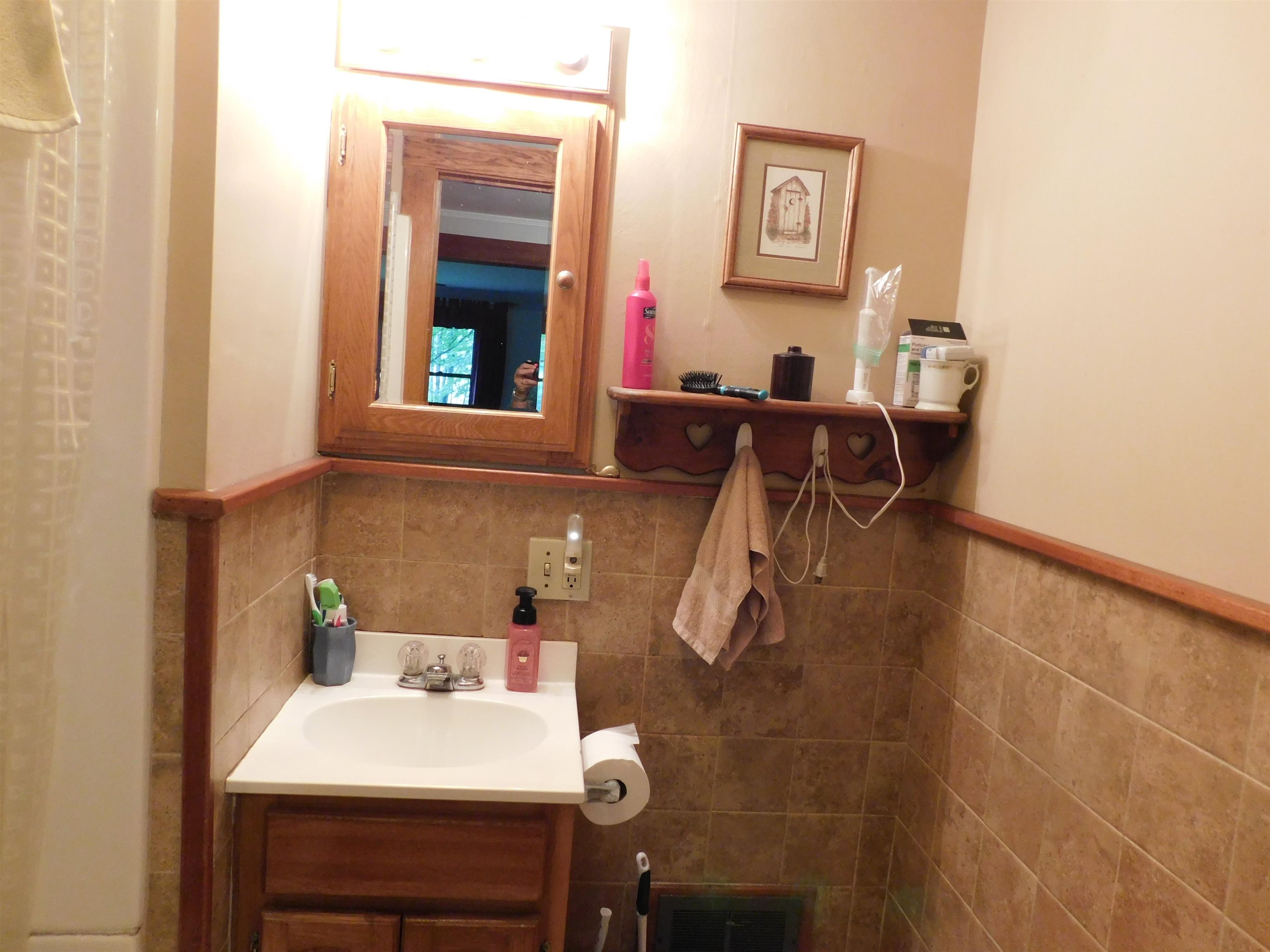 First floor 3/4 bath 26139145