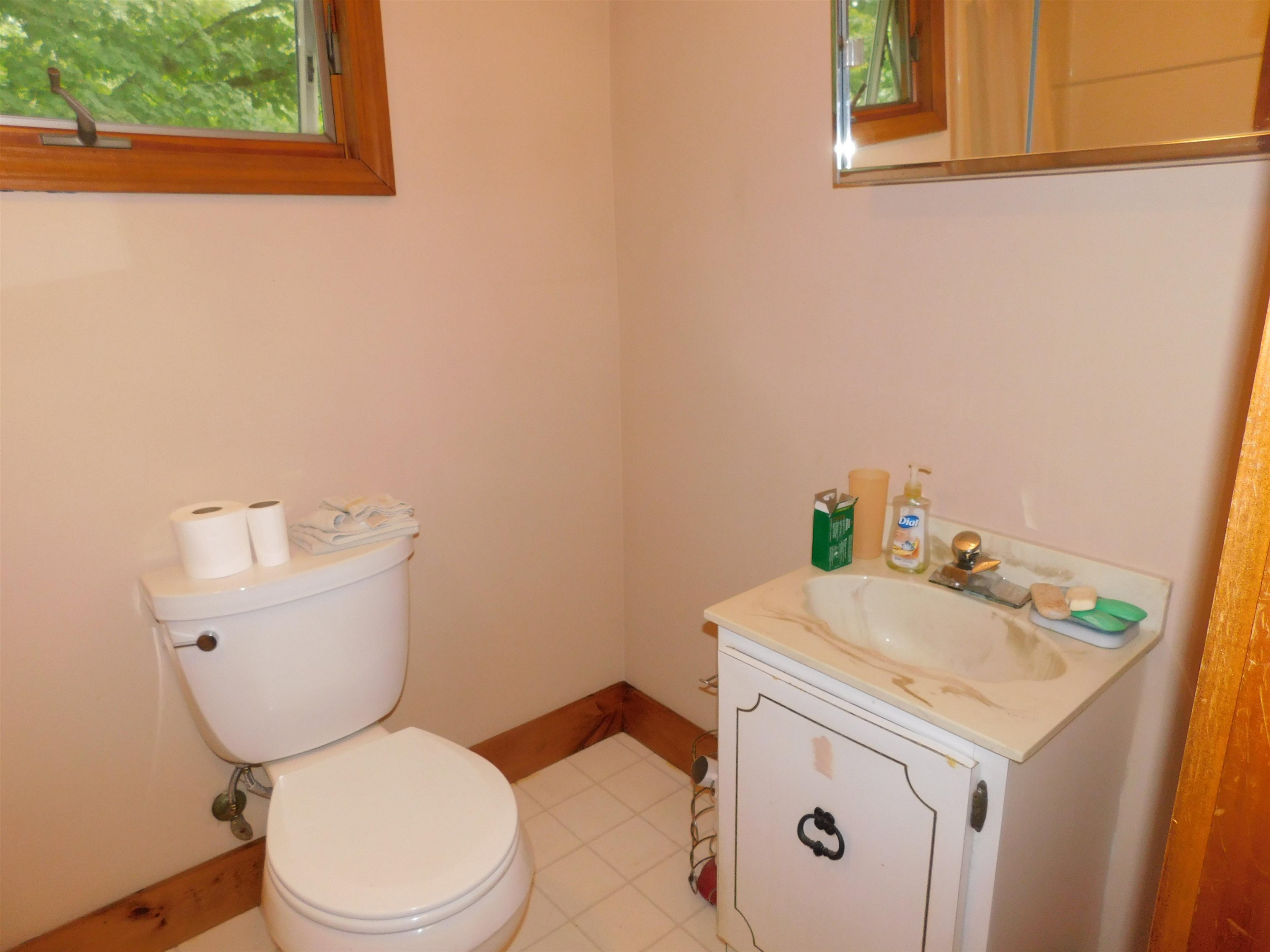Second floor Bath 26139030