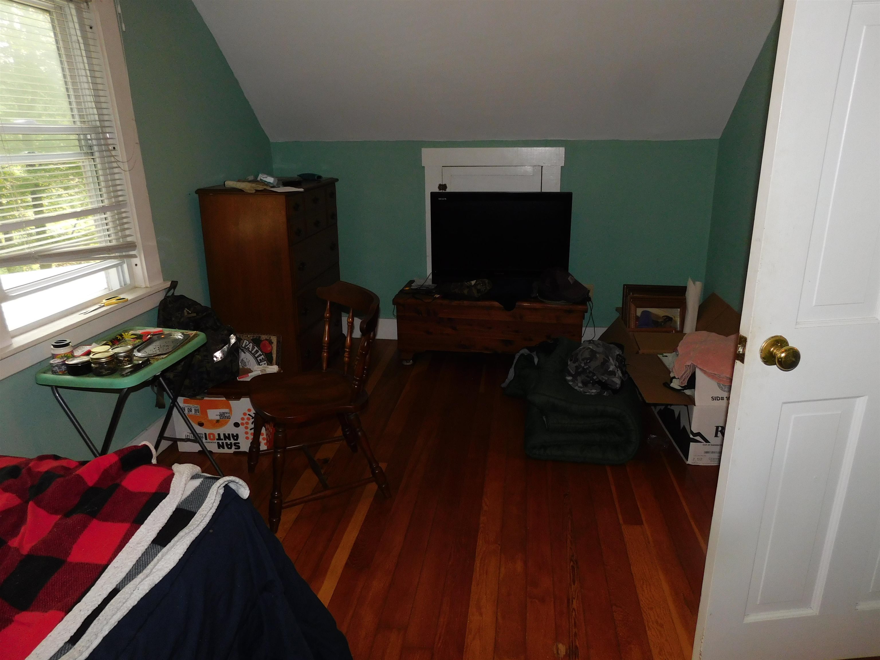 Second floor bedroom 26139019