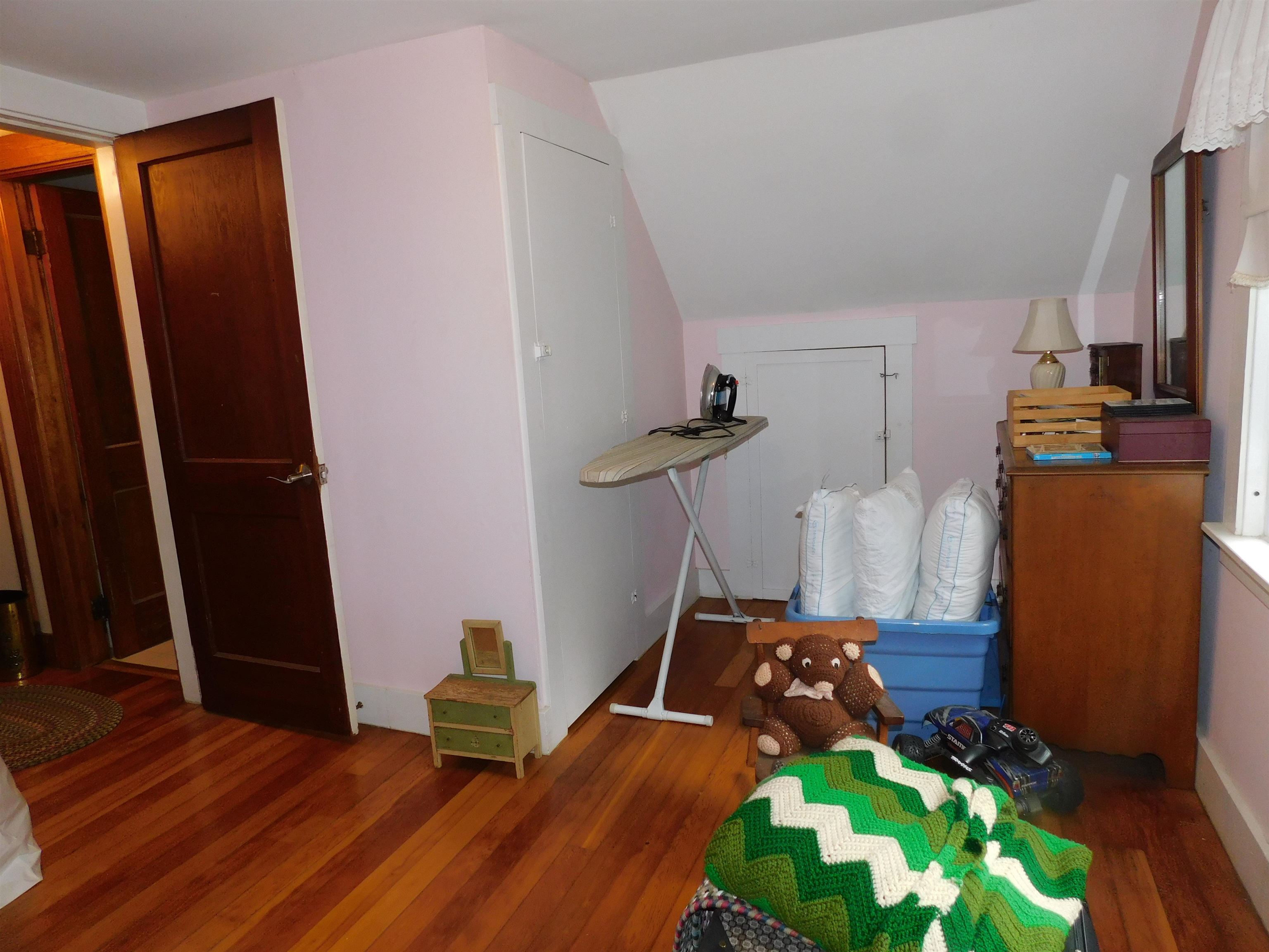 Second floor bedroom 2 26139036