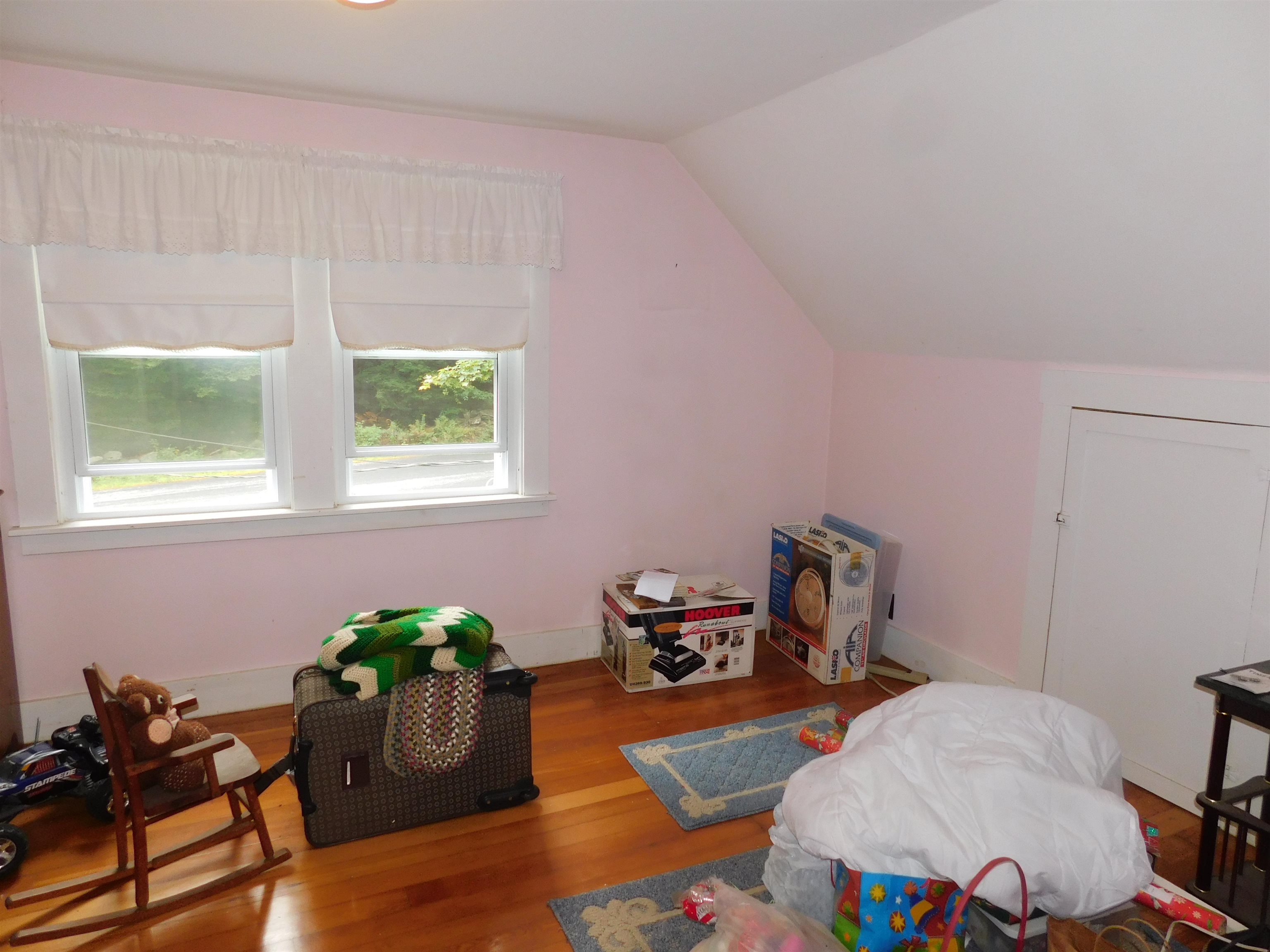 Second floor 2nd bedroom 26139044