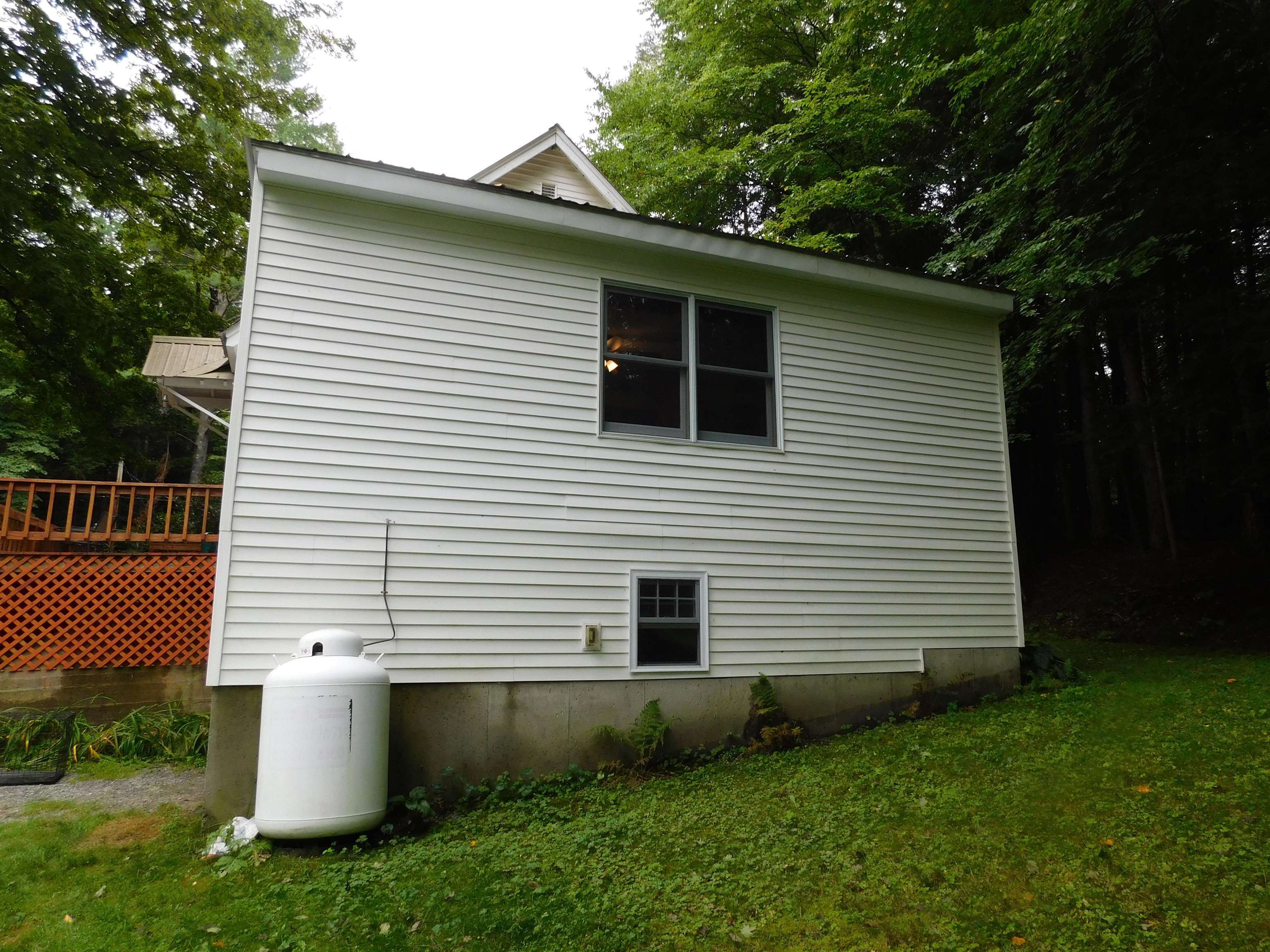 Back of garage 26138896