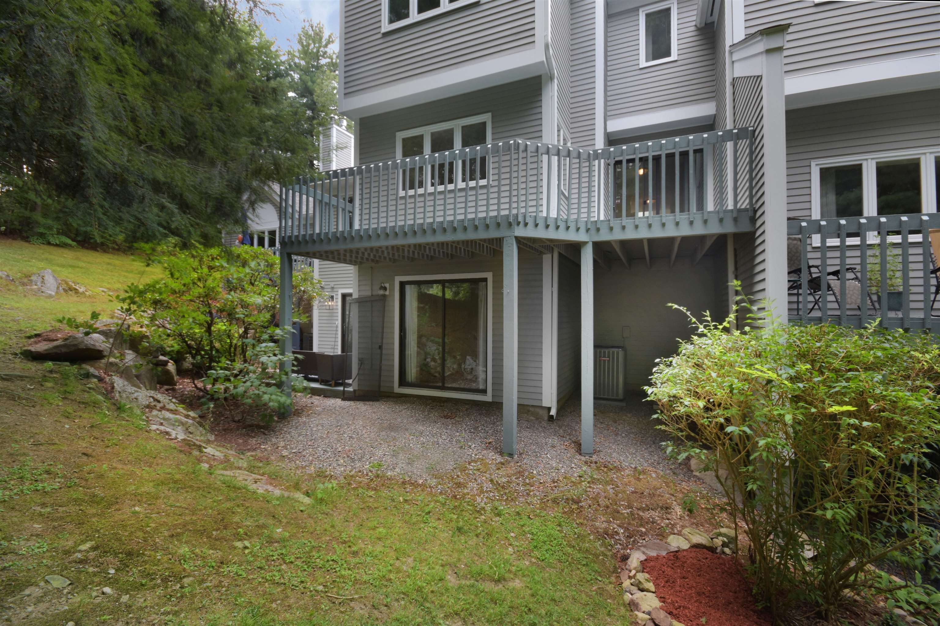 Photo 3 of Townhouse for sale at 42 Dogwood Dr, Nashua, NH 03062 | MLS# 5108120 | Listing updated on 2026-09-19