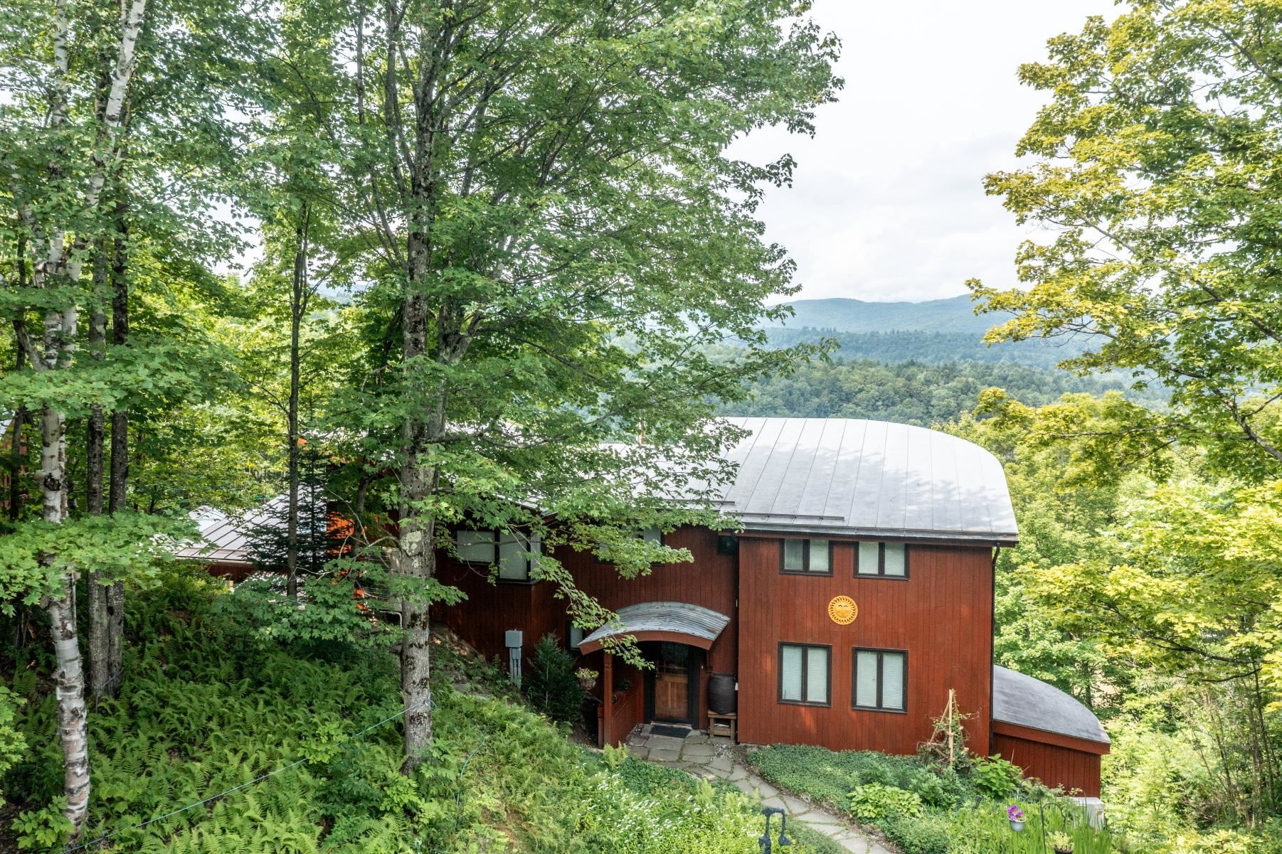 Photo 2 of Single family home for sale at 1425 Cobb Hl Rd, Waterbury, VT 05676 | MLS# 5108284 | Listing updated on 2026-09-17
