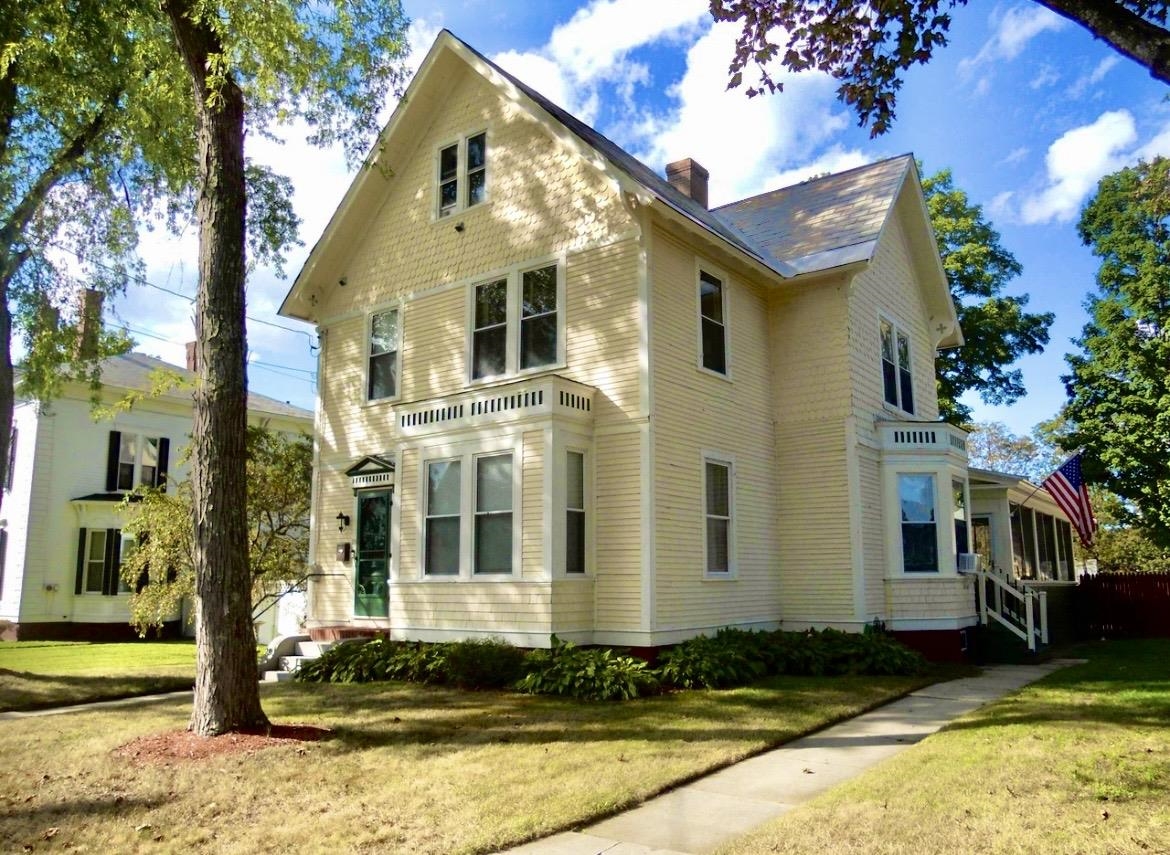 Photo 3 of Single family home for sale at 29 Prospect St, Claremont, NH 03743 | MLS# 5108364 | Listing updated on 2026-10-19