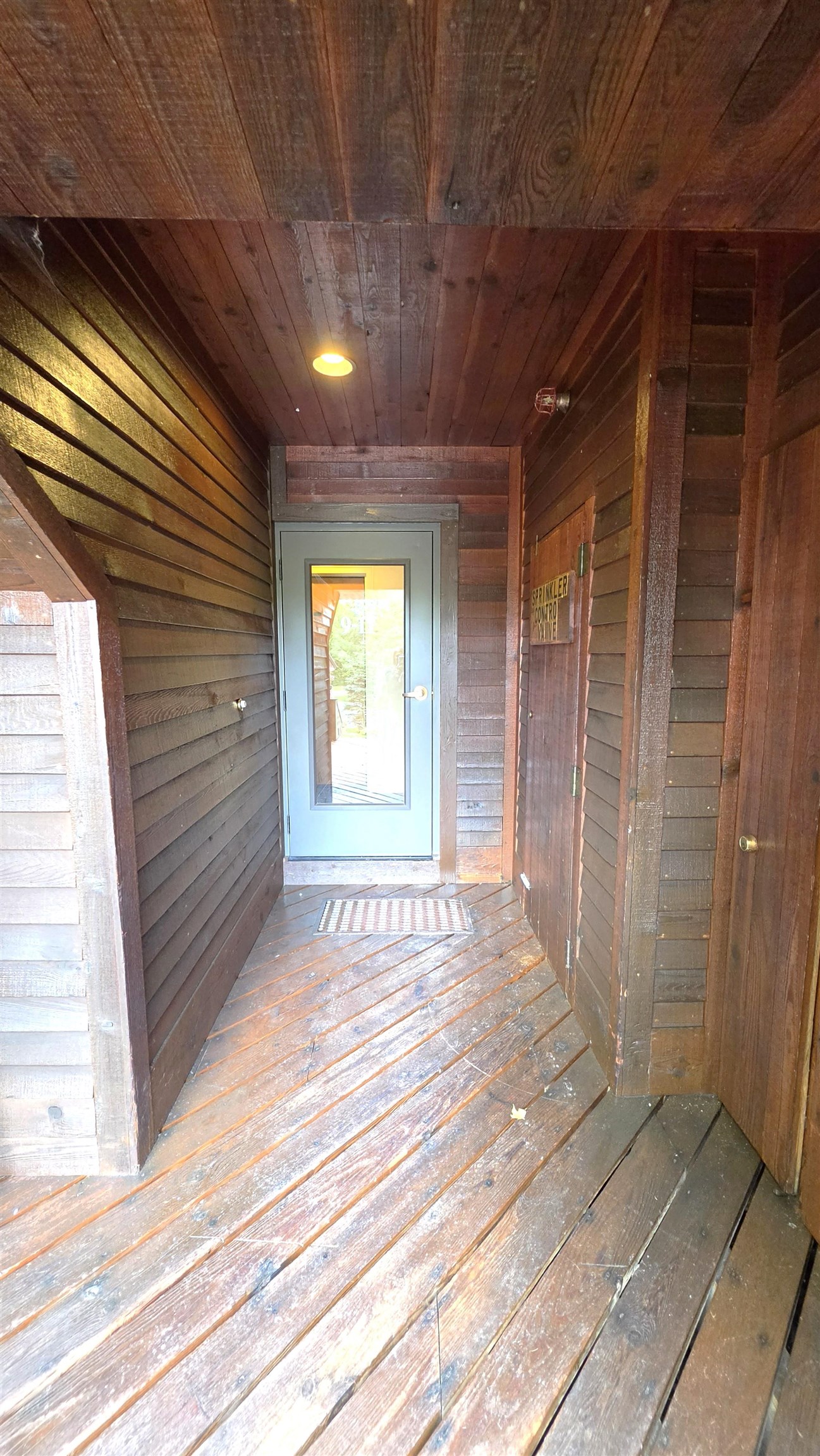 Entryway equipped with lockers for sports gear