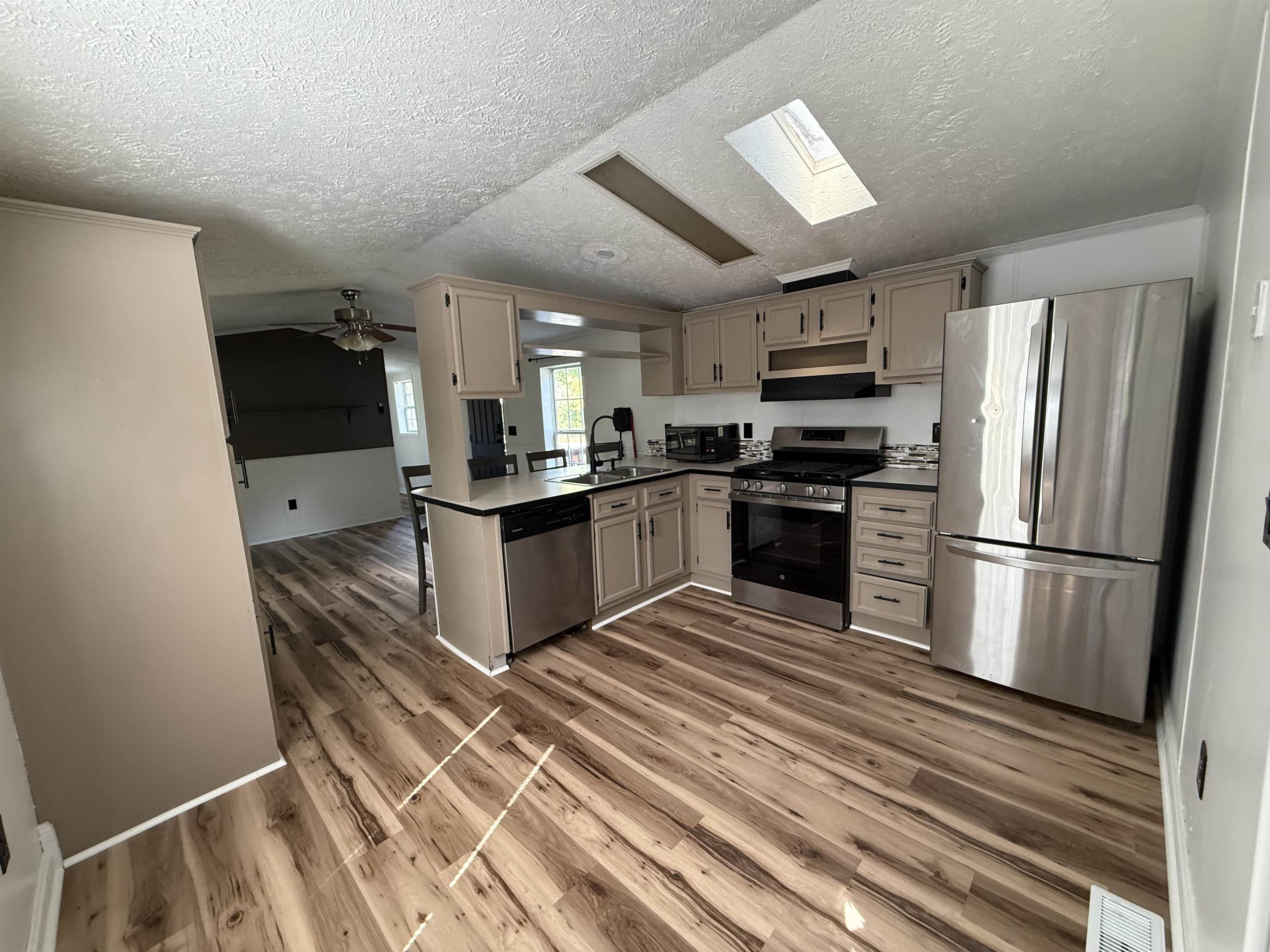 Photo 3 of Manufactured home for sale at 18 Tee Dee Dr, Belmont, NH 03220 | MLS# 5108522 | Listing updated on 2026-09-29