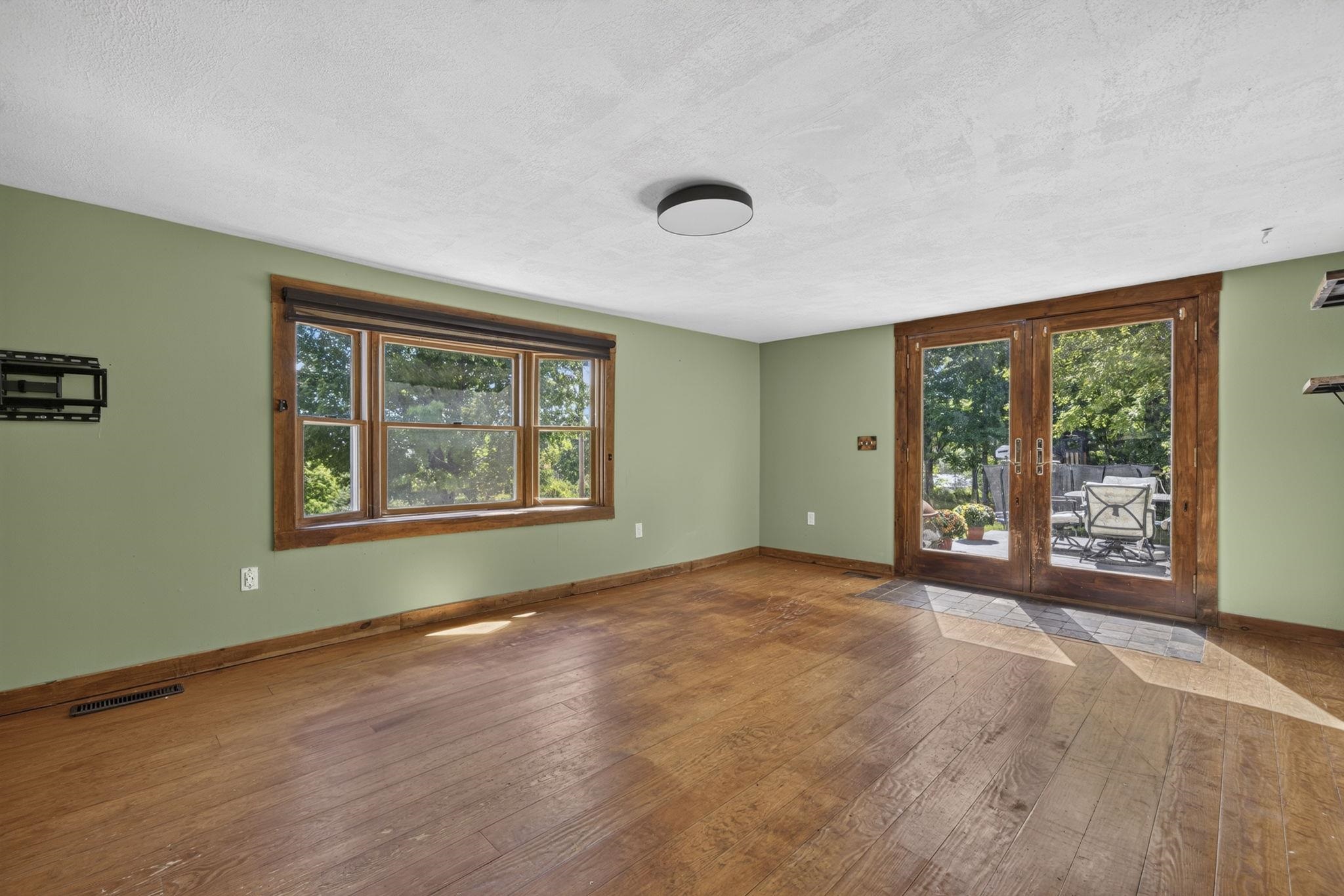 Living Room 26160063