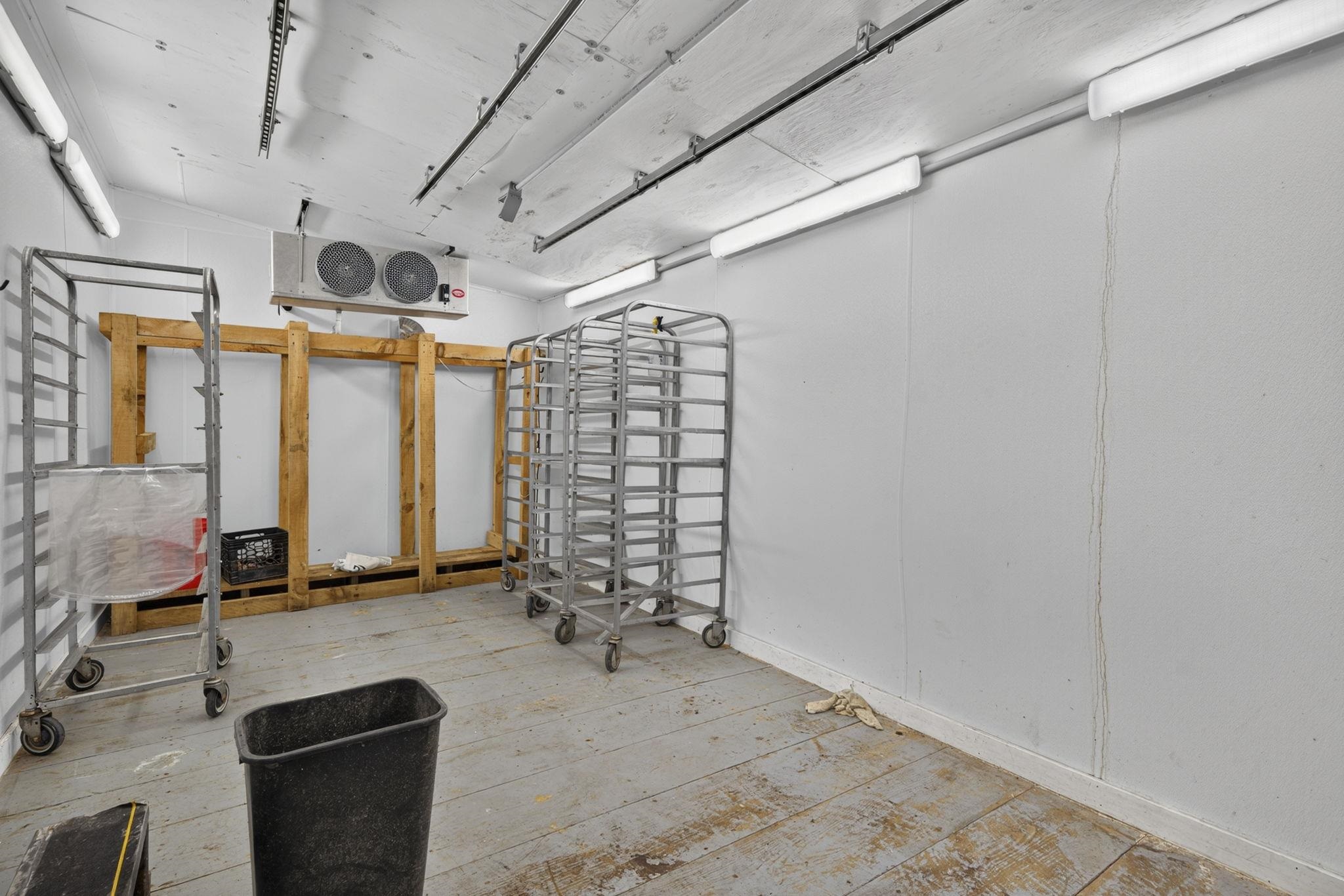 Walkin Cooler 26160231