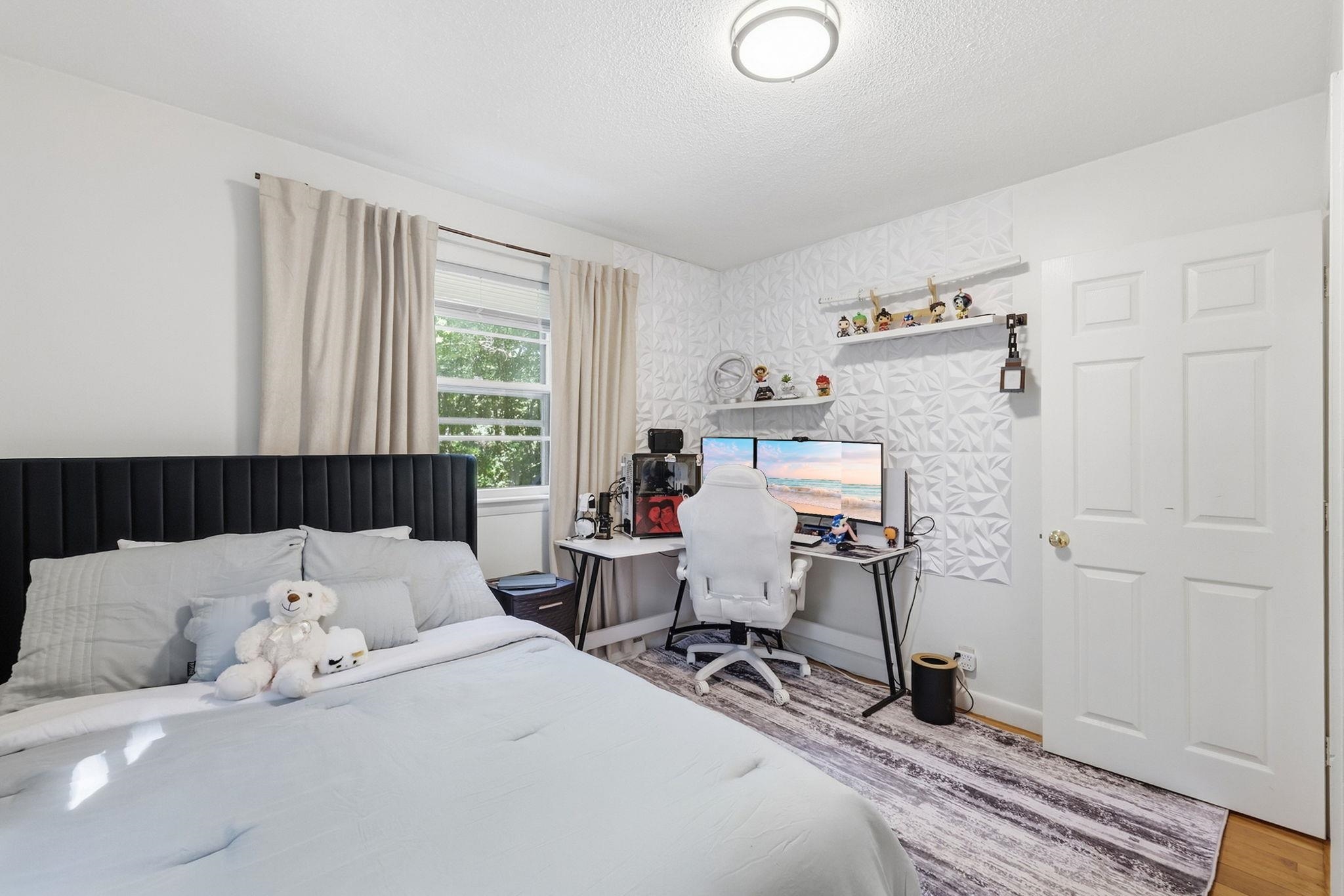 First Floor Bedroom 2 26217110