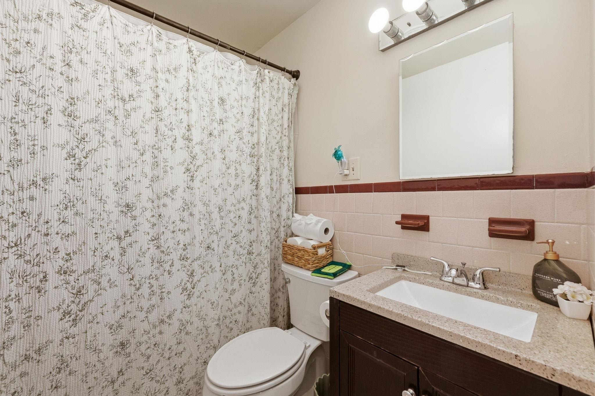First Floor Bathroom 26217118