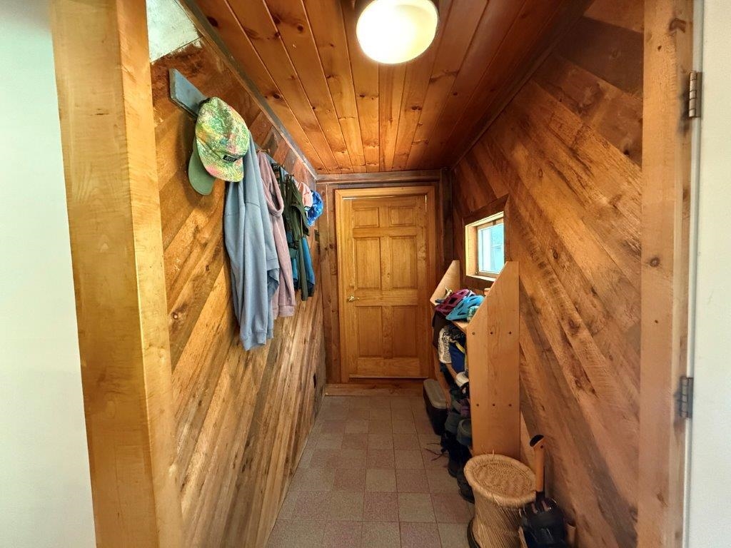 Mudroom Entry 26153115