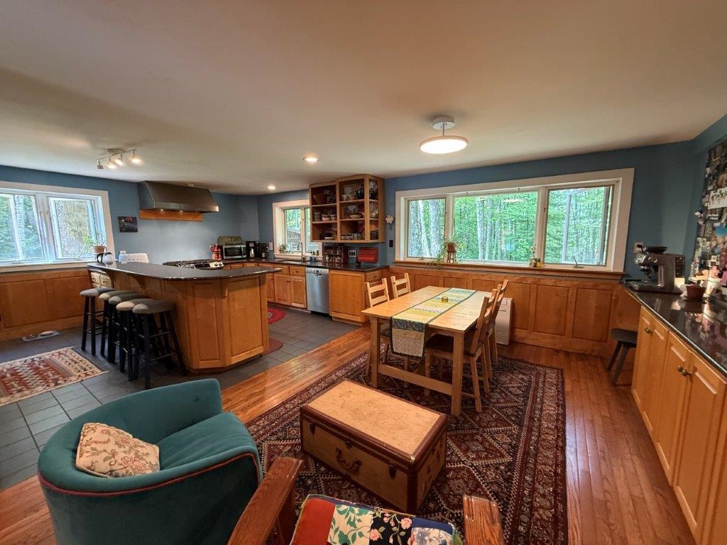 Kitchen/Dining Sitting Area 26153121
