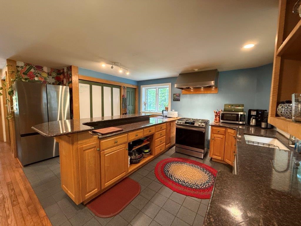 Custom Cabinets 26153124
