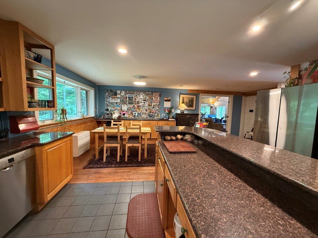 Great Counter Space 26153126