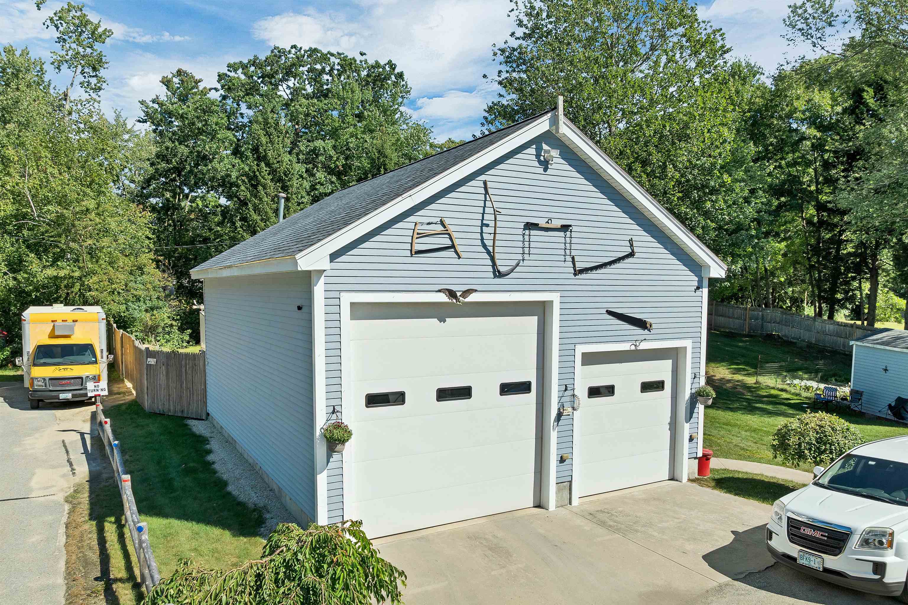 Photo 3 of Single family home for sale at 4 Wells Rd, Salem, NH 03079 | MLS# 5108810 | Listing updated on 2026-09-16