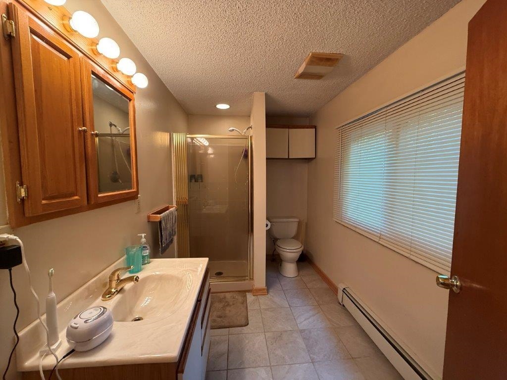 First Floor Bath 26156583
