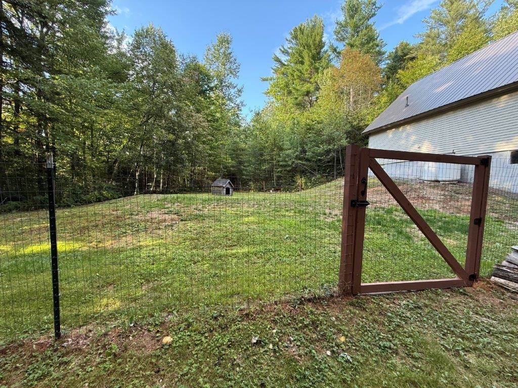 Fenced Yard 26156567