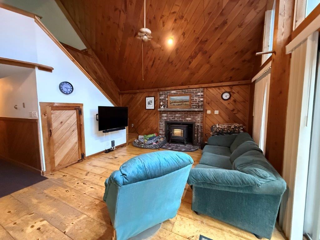 Wide Pine Floors 26156573