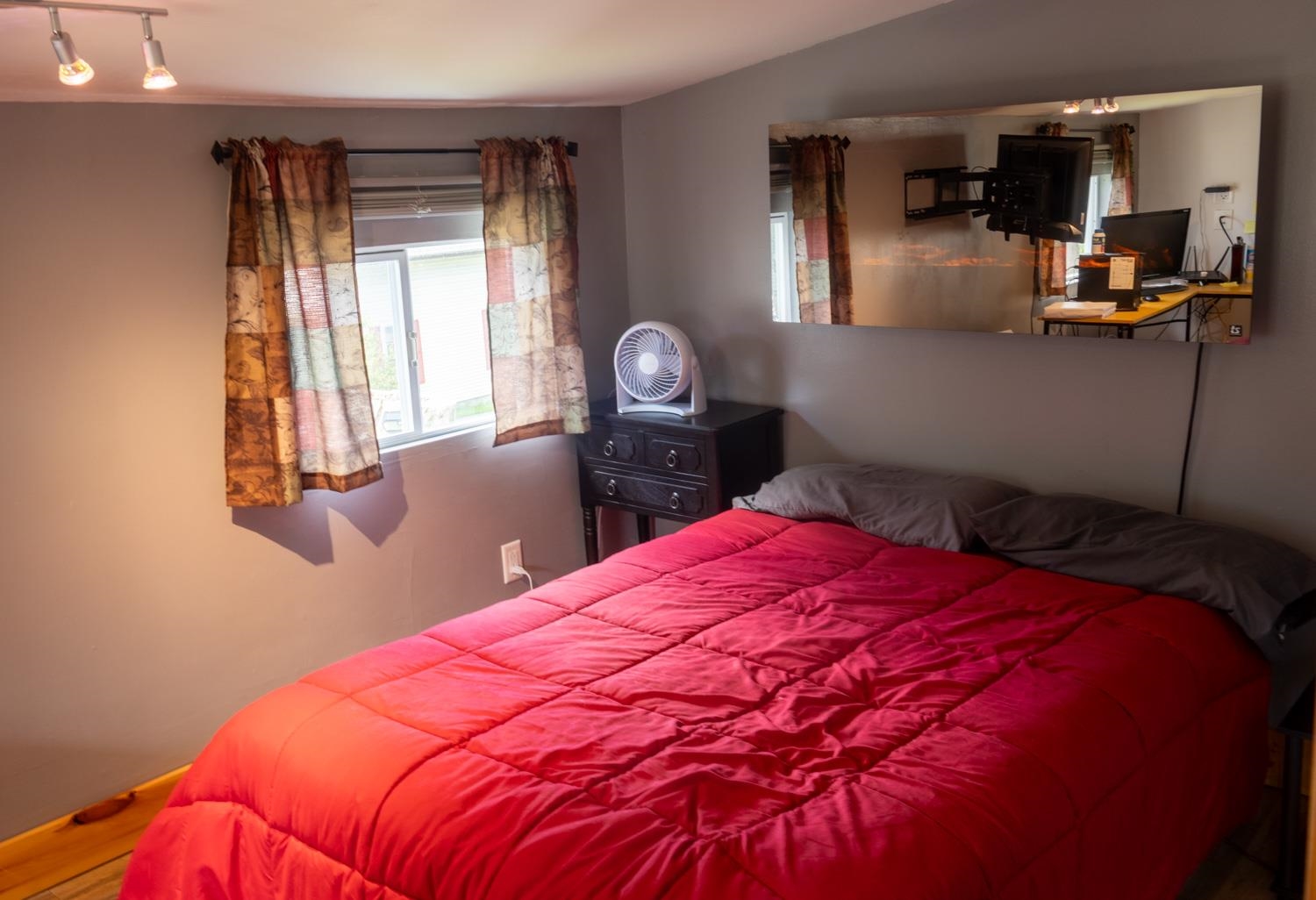 Bedroom/office