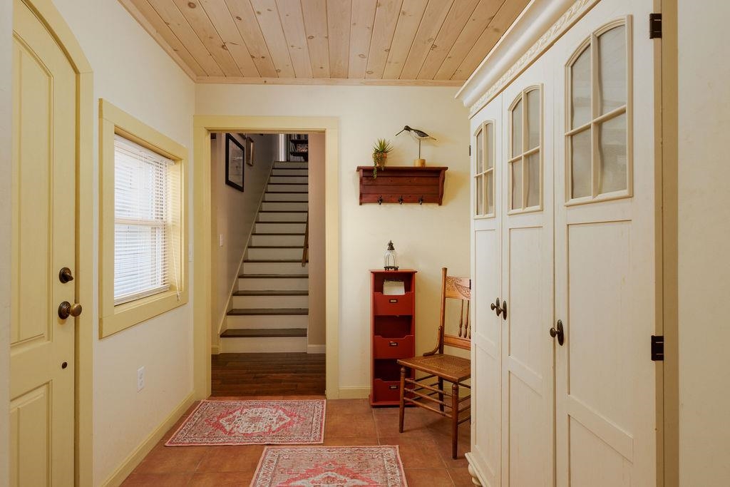 Mudroom 24117122