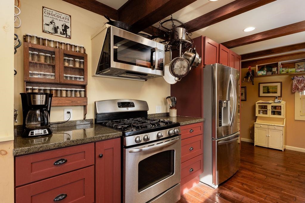 Granite Counters & Stainless Steel Appliances 24117126