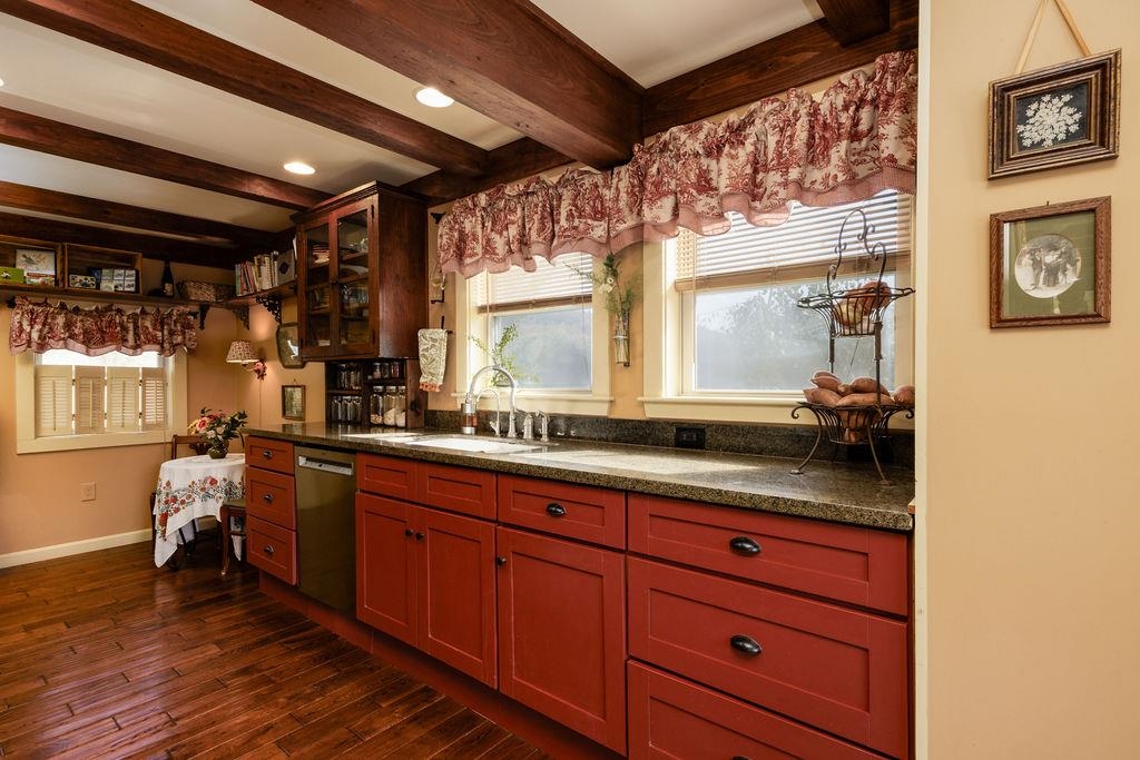 Great Cabinet & Counter Space 24117127