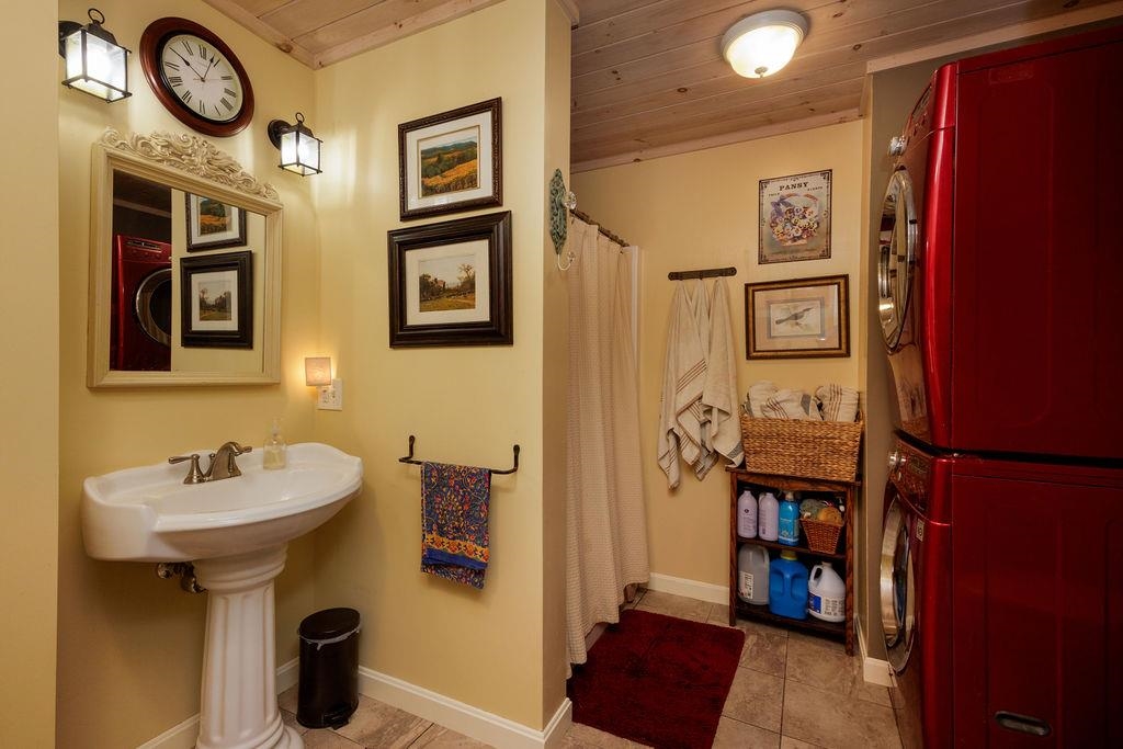 First Floor Bath 24117144