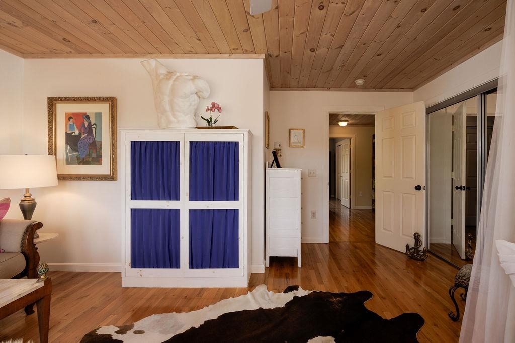 2nd Floor Primary Bedroom 24117152